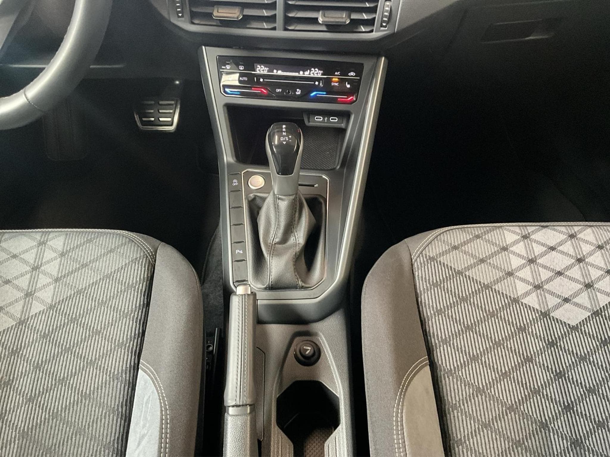 VW Taigo R-Line+DSG+P:Top+Keyless+IQ-Light (2024) - Foto 12