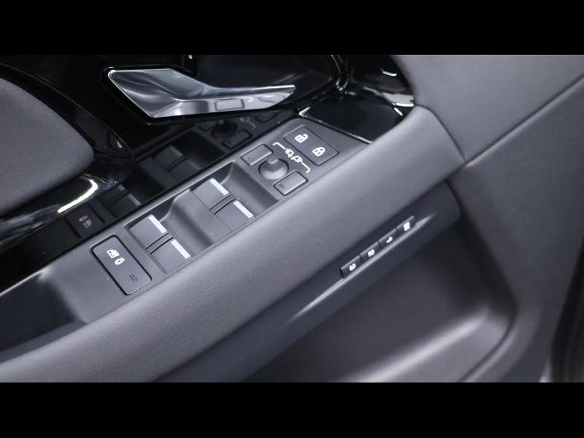 Land-Rover Range Rover Evoque P160 S FWD Auto (2025) - Photo 23