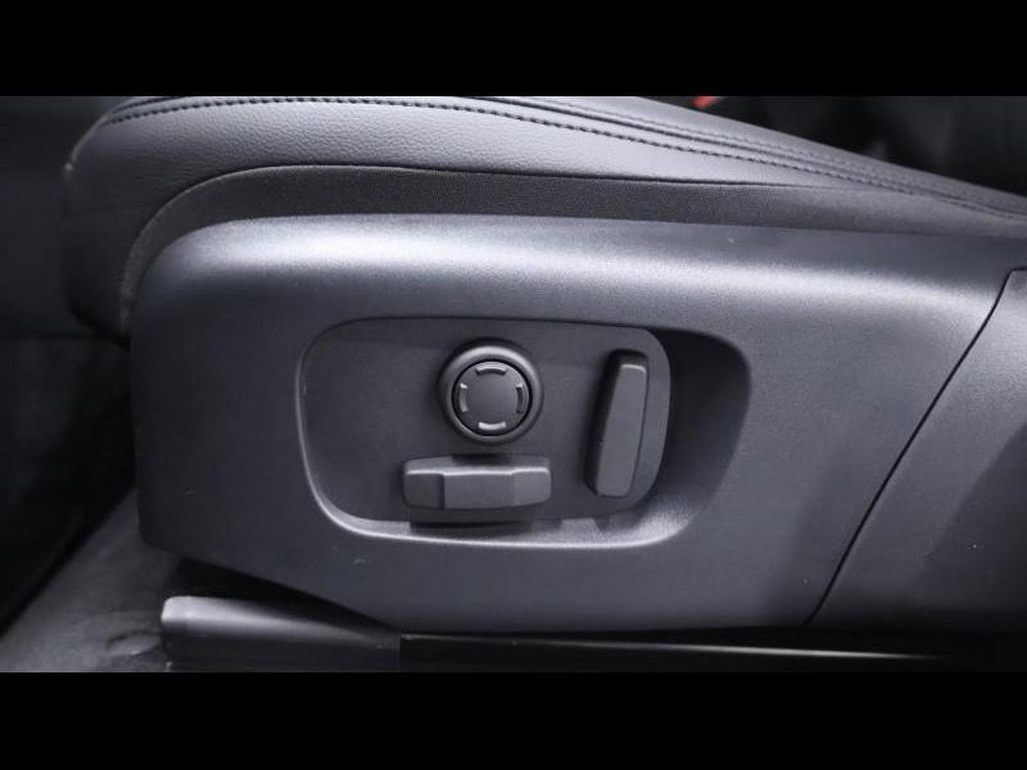 Land-Rover Range Rover Evoque P160 S FWD Auto (2025) - Photo 24