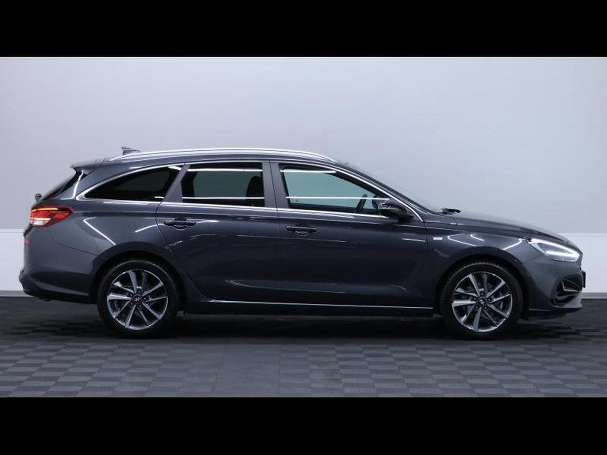 Hyundai i30 CW 1.5T-GDi 48V MHEV DCT7 (2021) - Photo 4