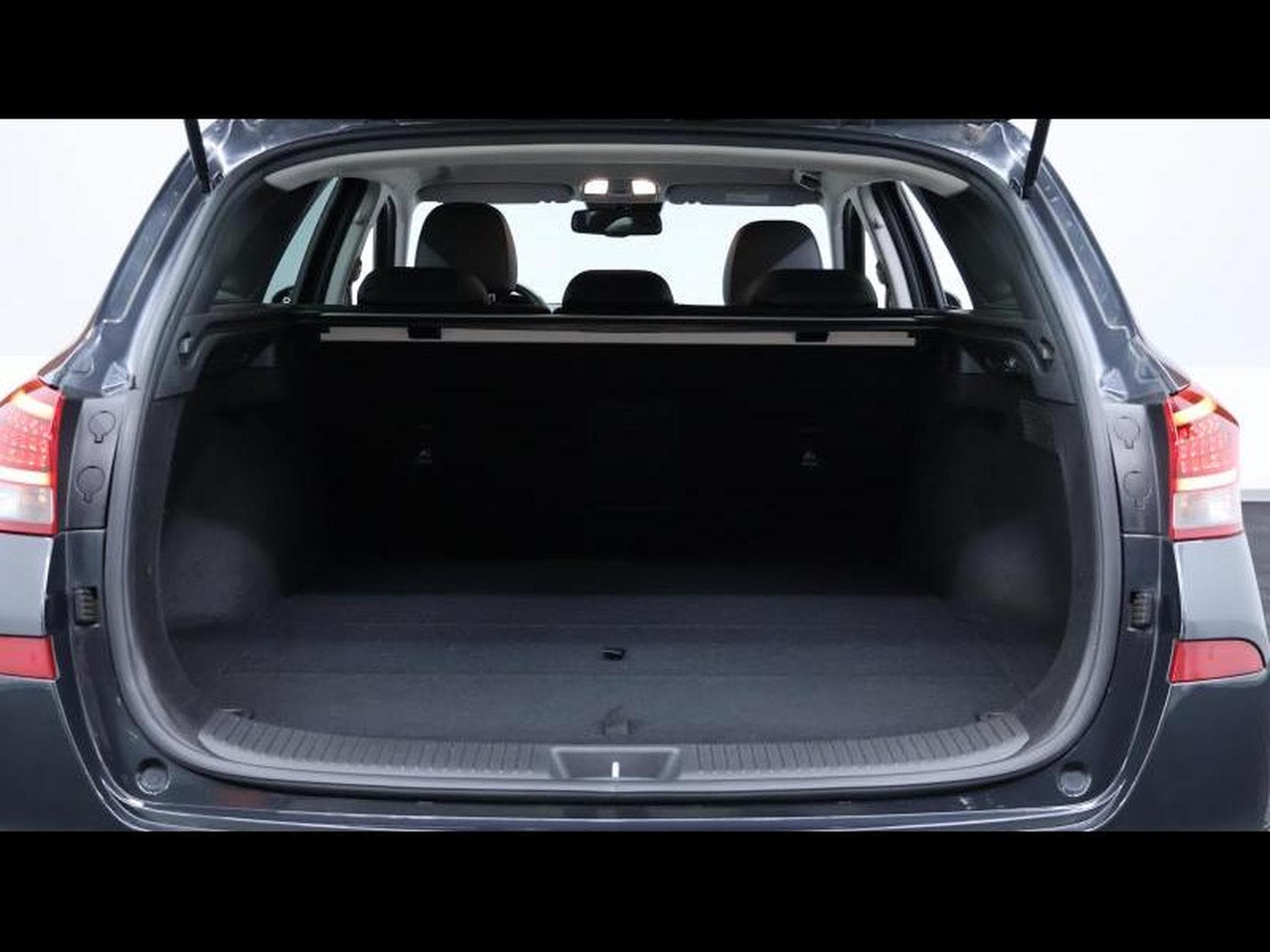 Hyundai i30 CW 1.5T-GDi 48V MHEV DCT7 (2021) - Photo 7