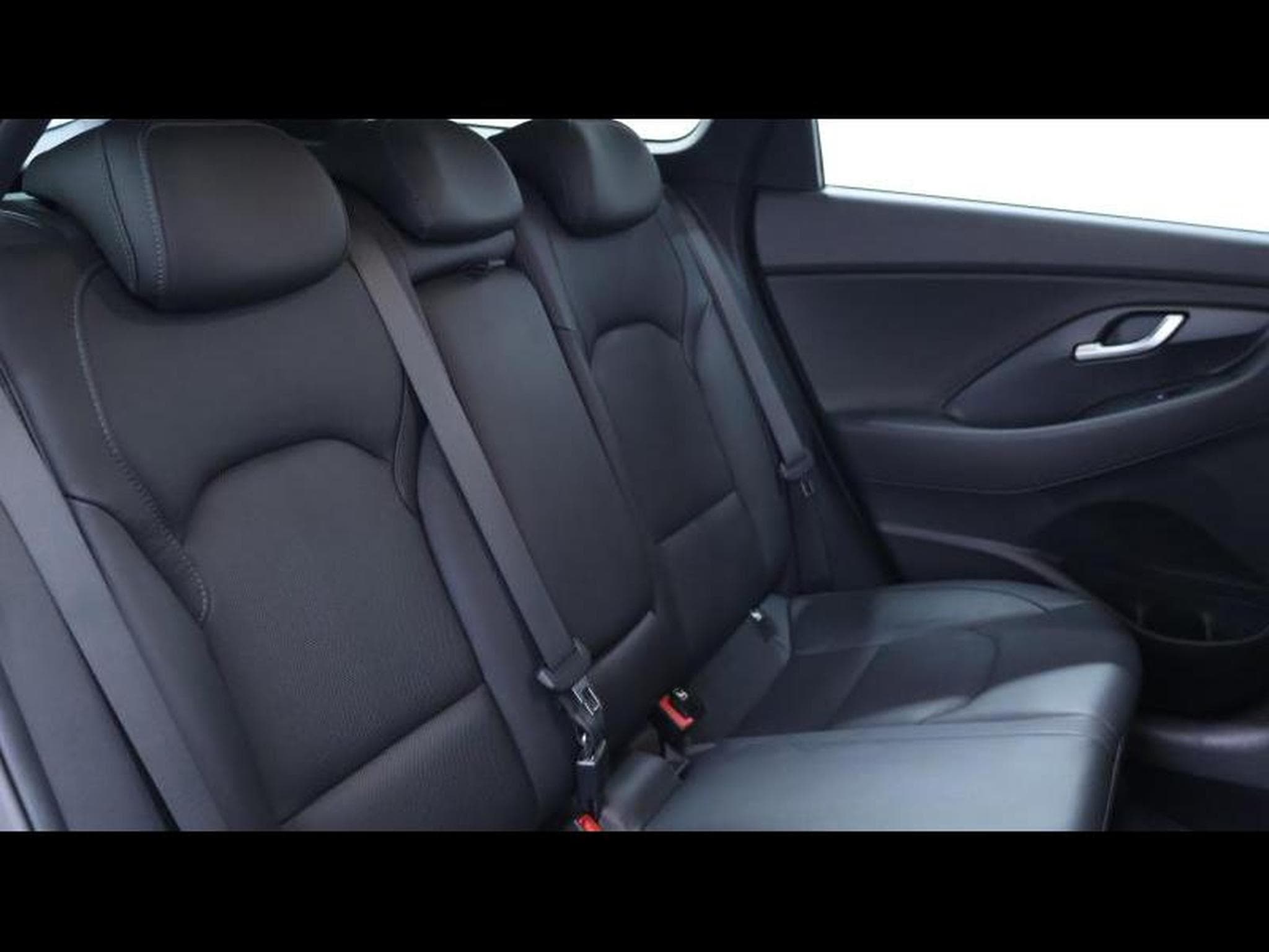 Hyundai i30 CW 1.5T-GDi 48V MHEV DCT7 (2021) - Photo 14