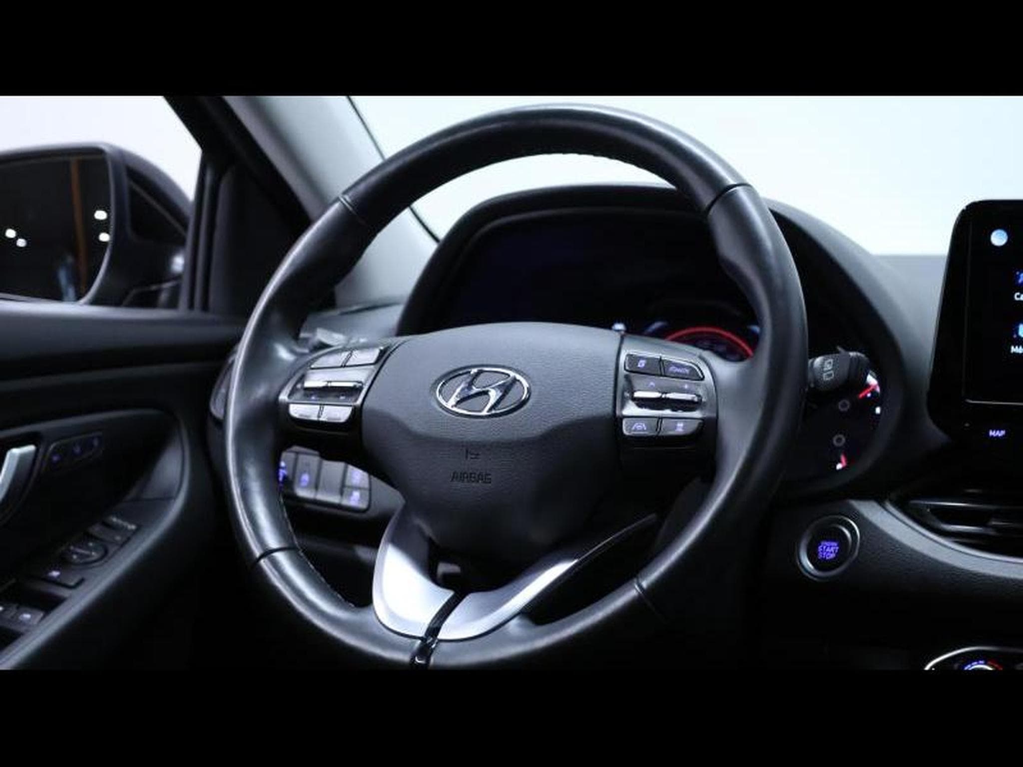 Hyundai i30 CW 1.5T-GDi 48V MHEV DCT7 (2021) - Photo 16