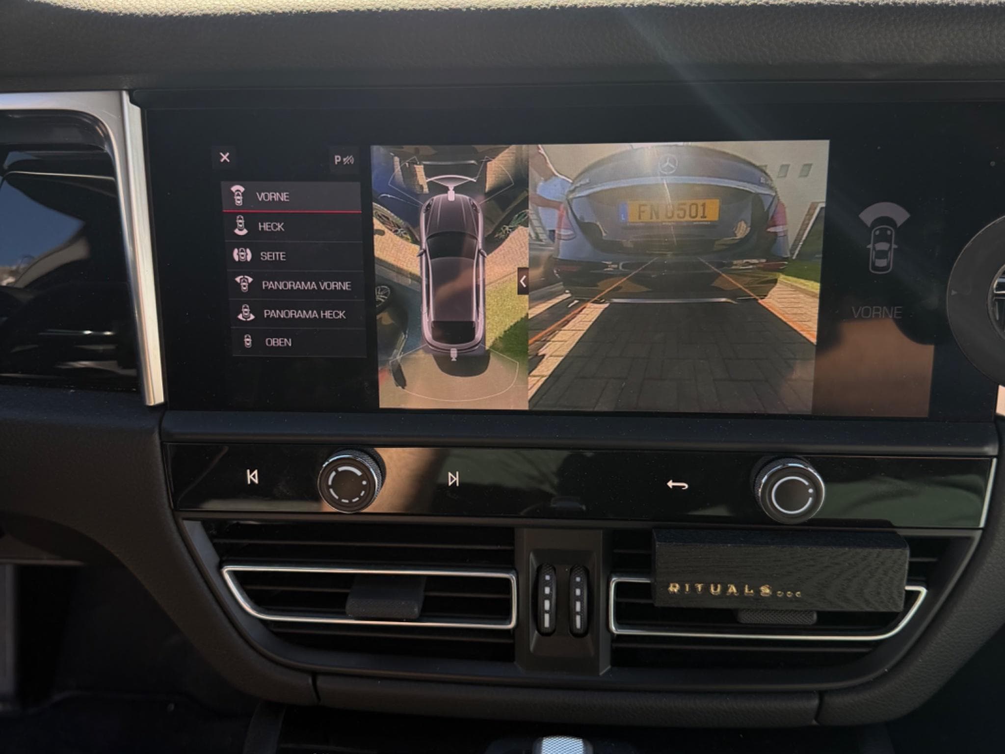Porsche Macan S (2022) - Photo 10