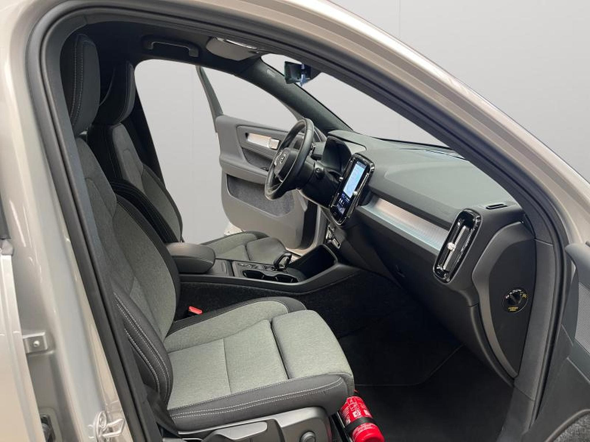Volvo XC40 B3 Core / Essence (2024) - Foto 13