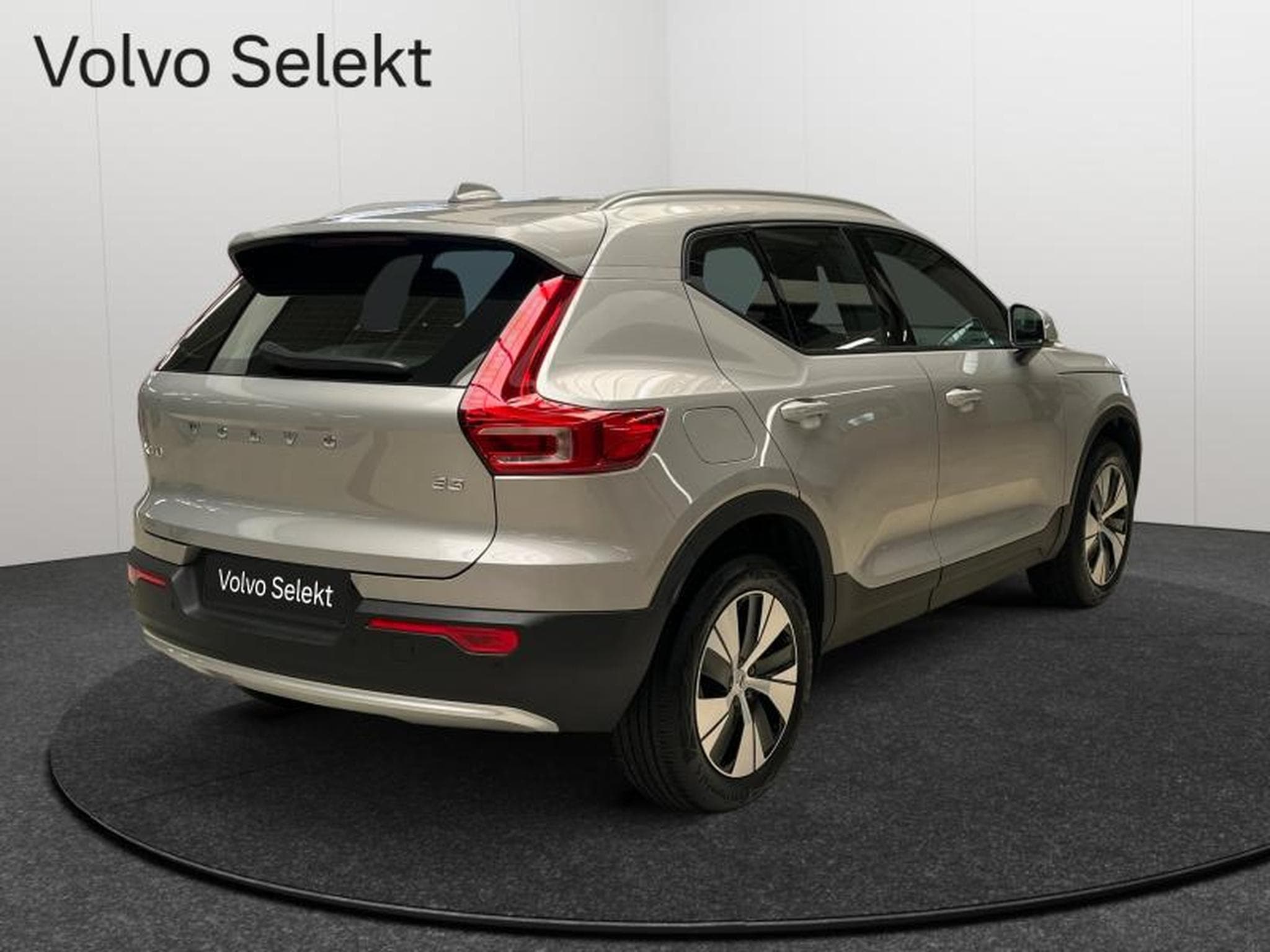 Volvo XC40 B3 Core / Essence (2024) - Foto 16