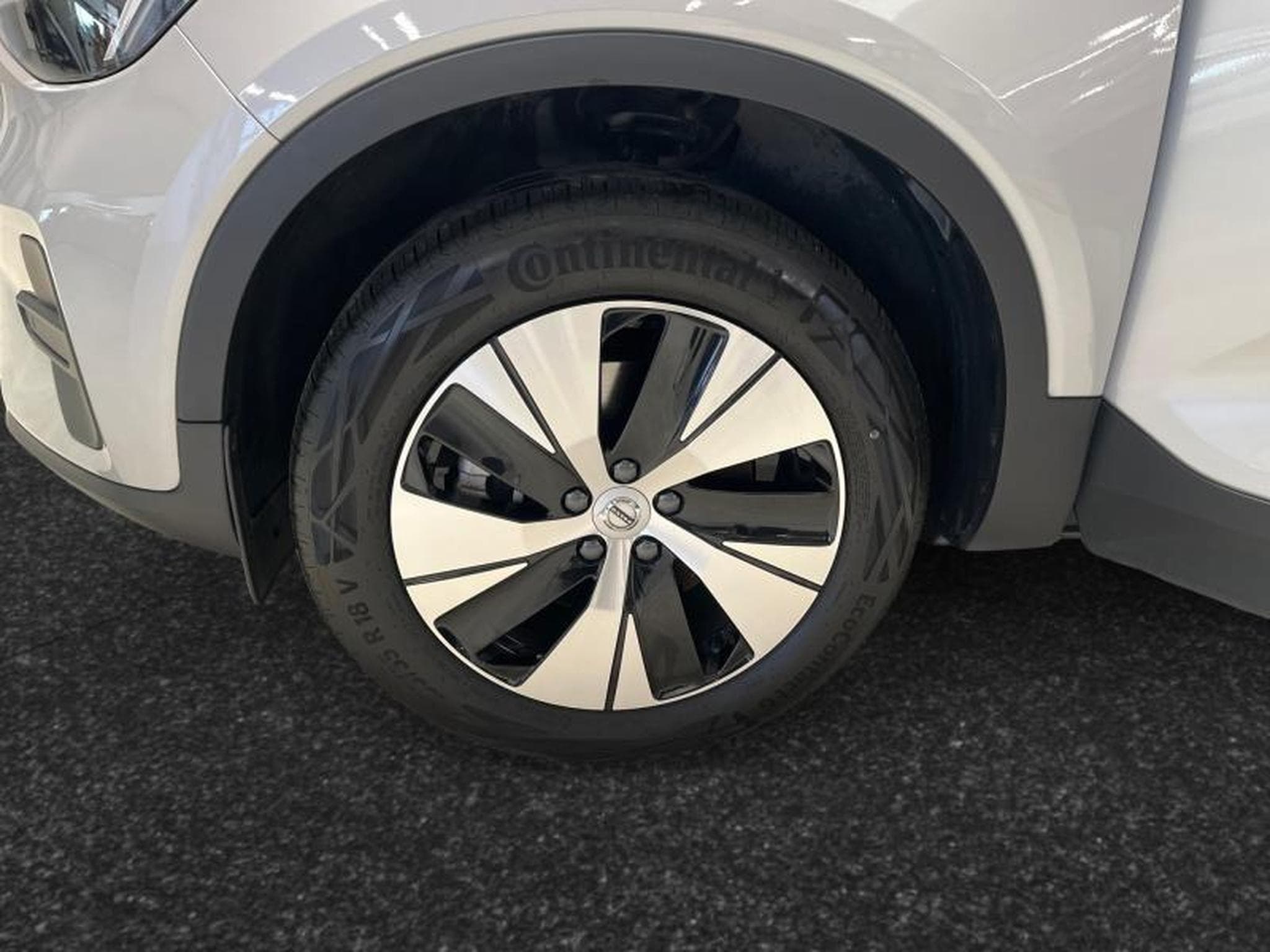 Volvo XC40 B3 Core / Essence (2024) - Foto 27