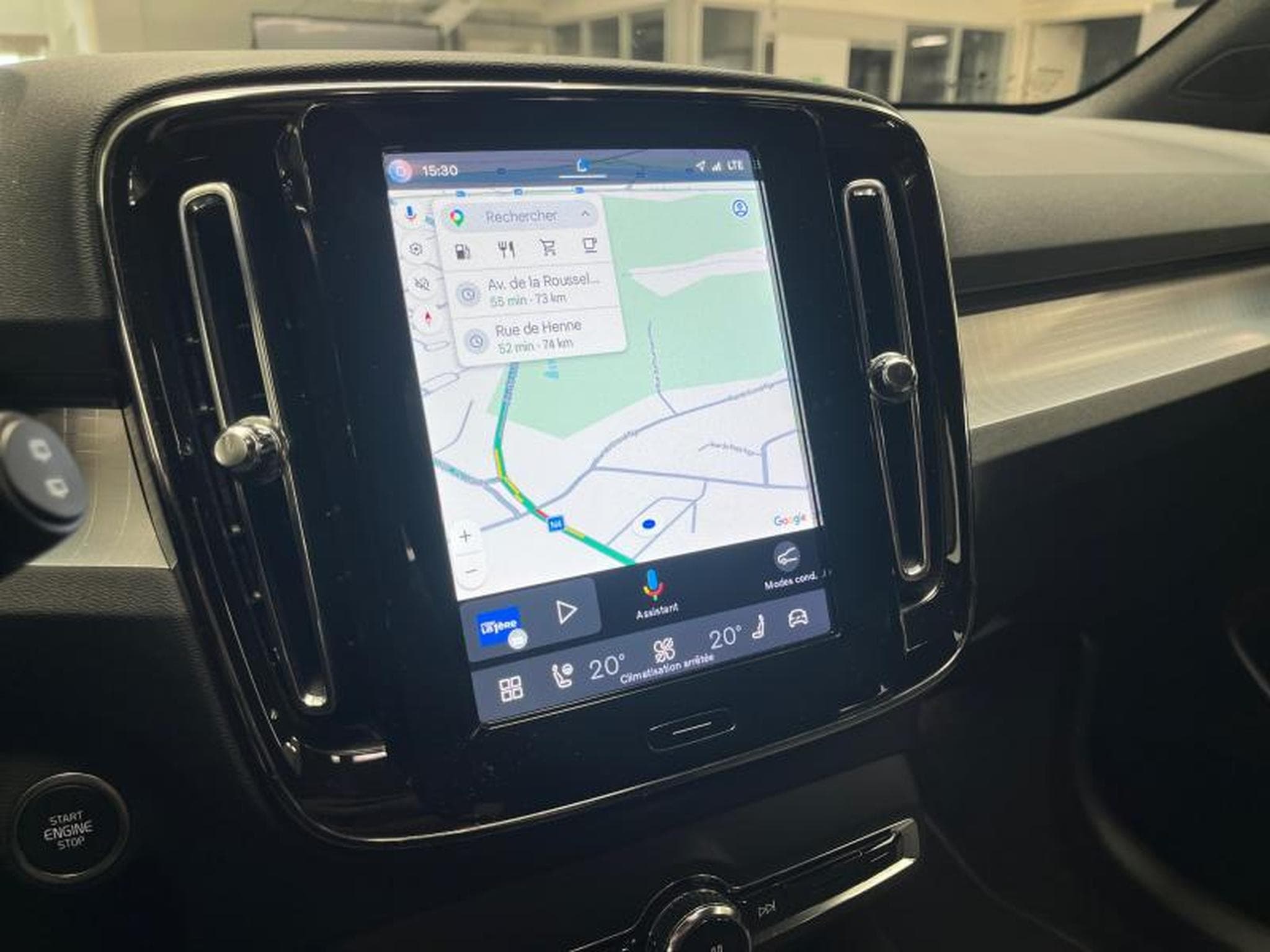 Volvo XC40 B3 Core / Essence (2024) - Foto 25