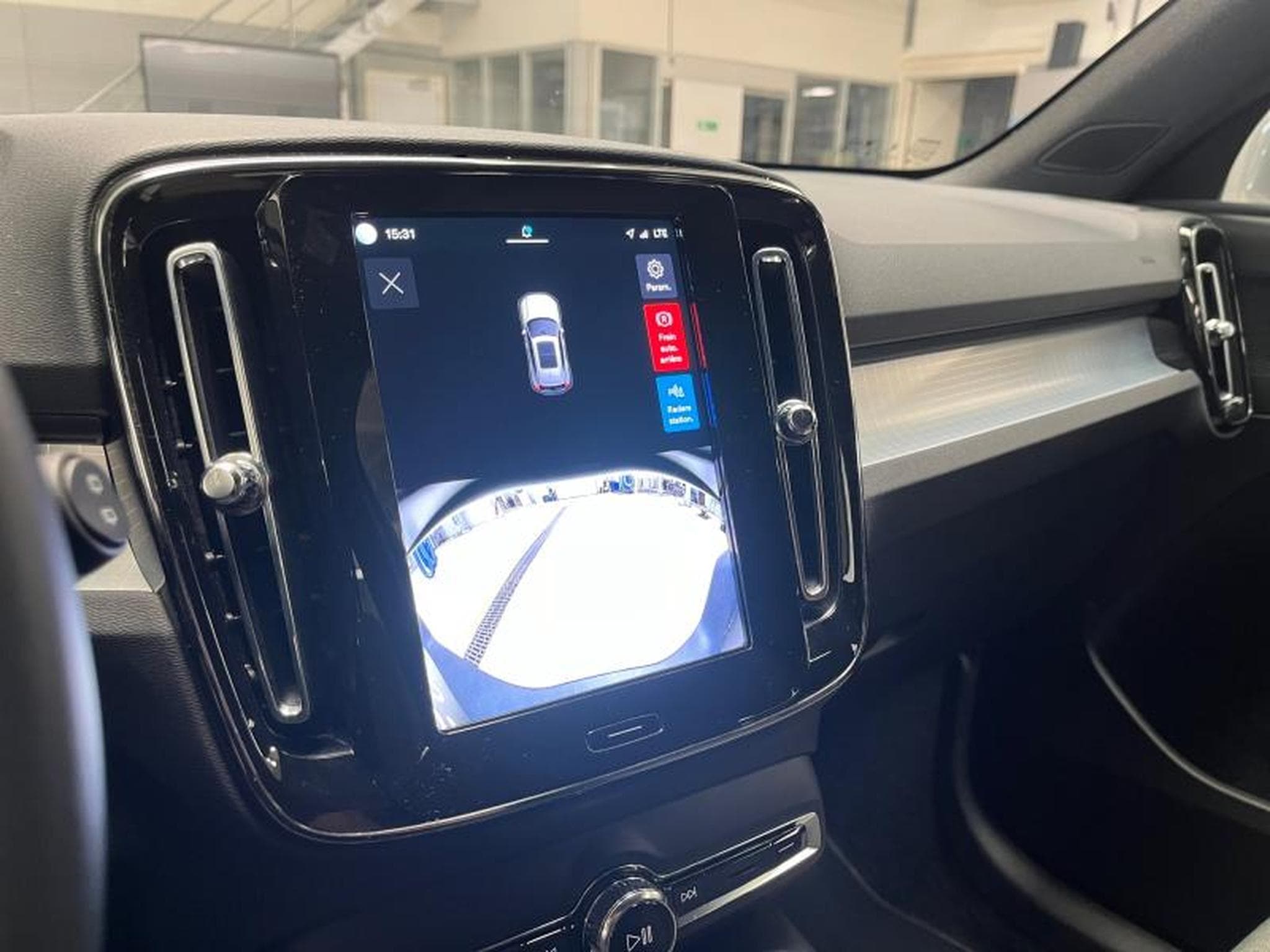 Volvo XC40 B3 Core / Essence (2024) - Foto 30