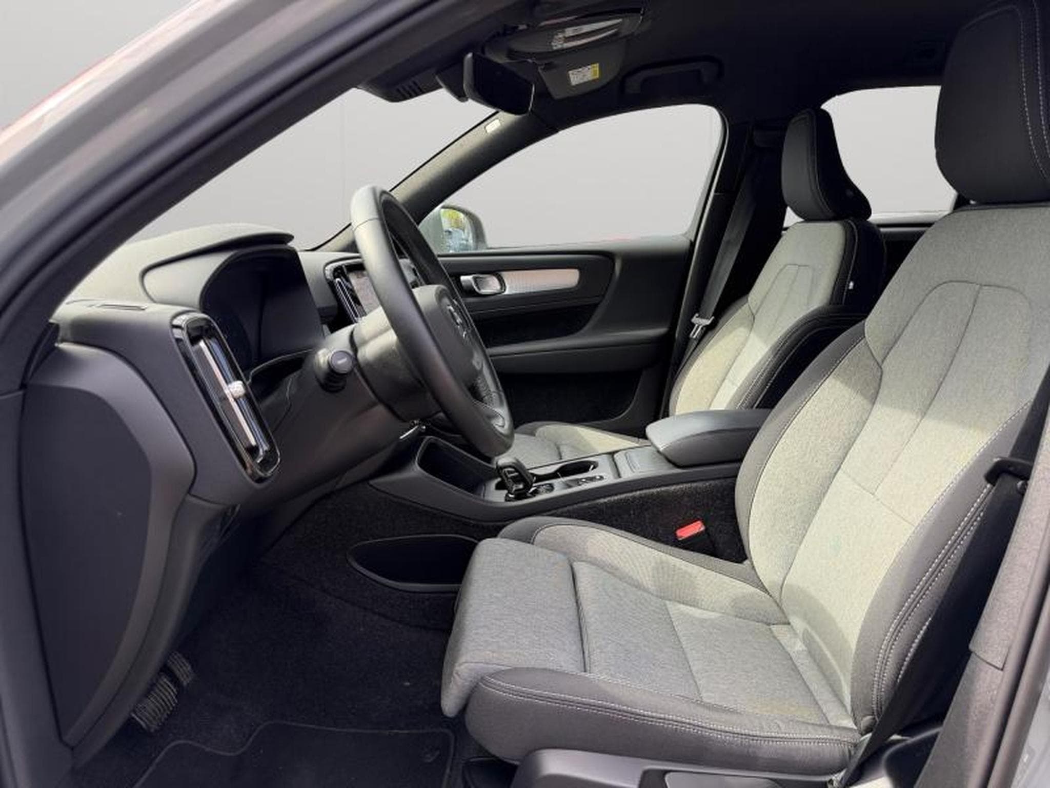 Volvo XC40 B3 Core / Essence (2025) - Foto 9