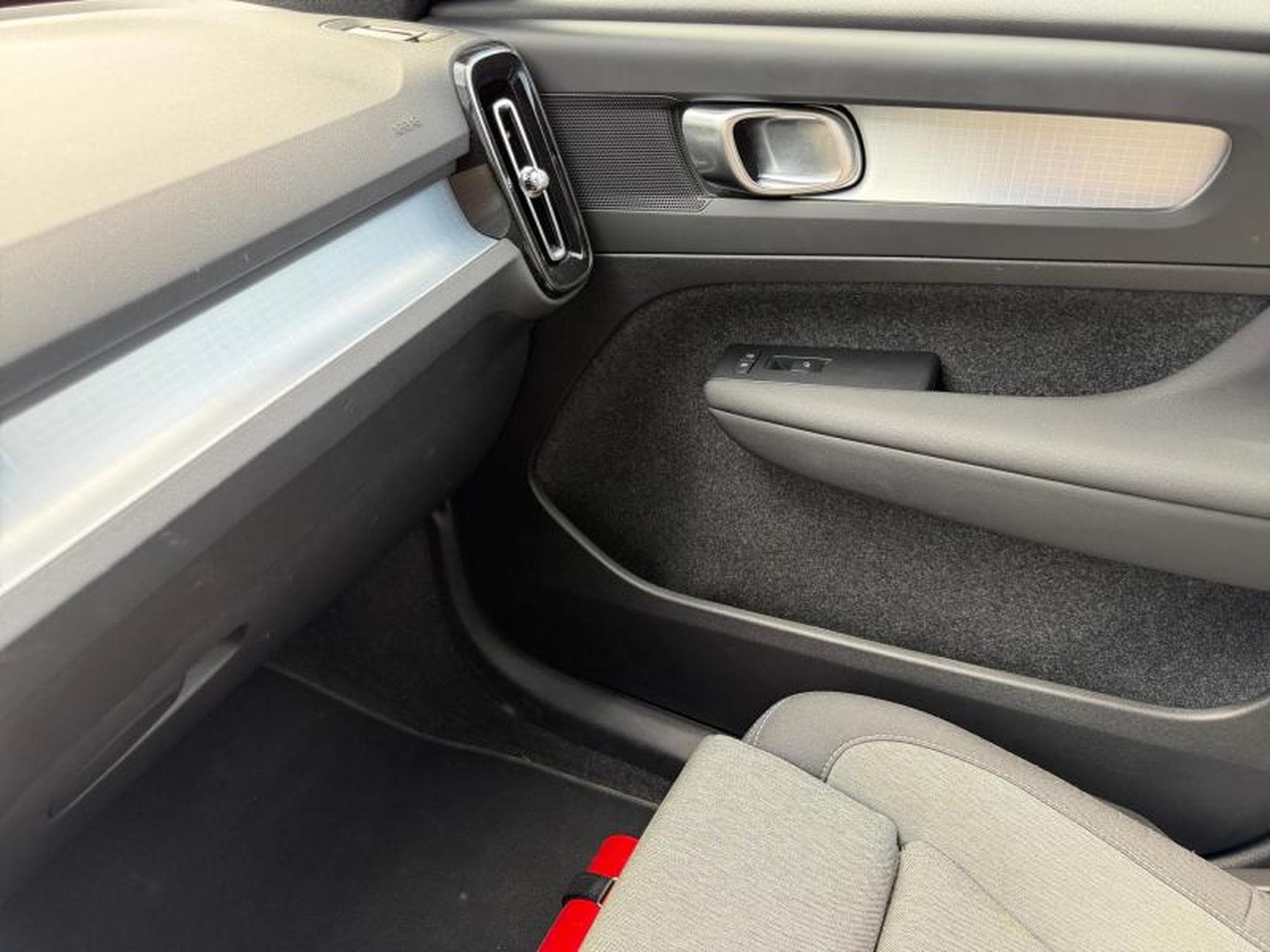 Volvo XC40 B3 Core / Essence (2025) - Foto 21