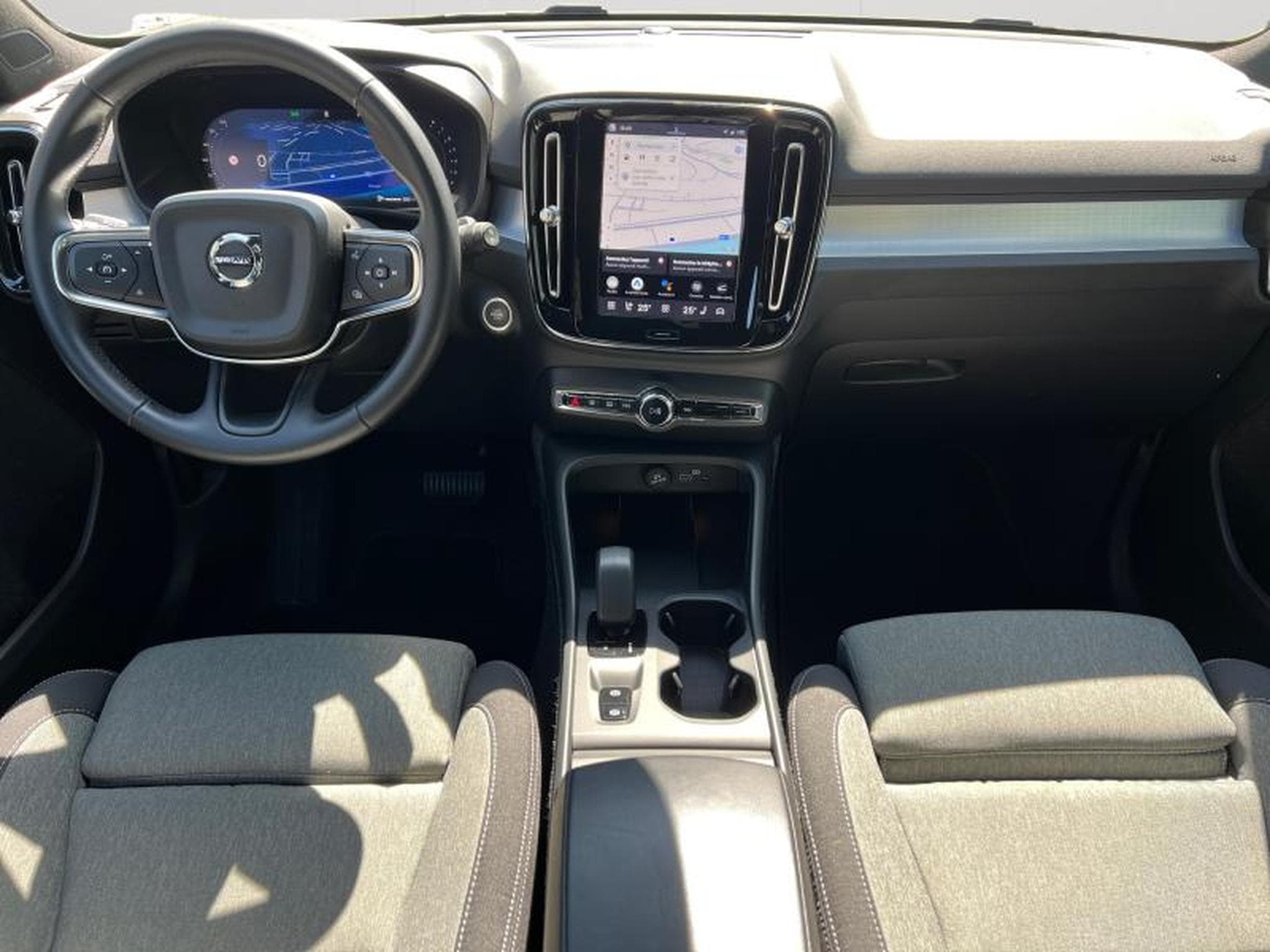 Volvo XC40 B3 Core / Essence (2024) - Foto 3