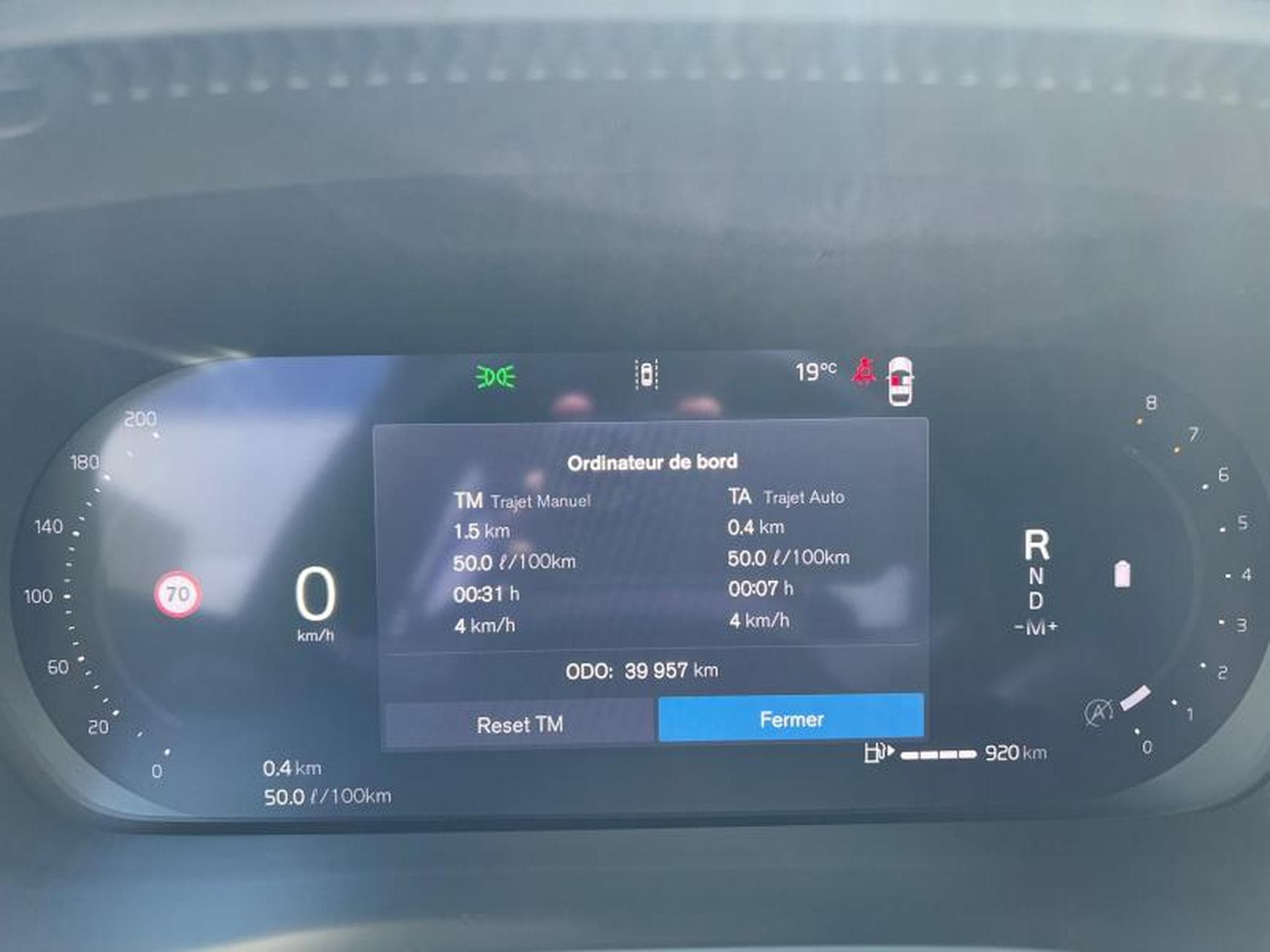 Volvo XC40 B3 Core / Essence (2024) - Foto 18