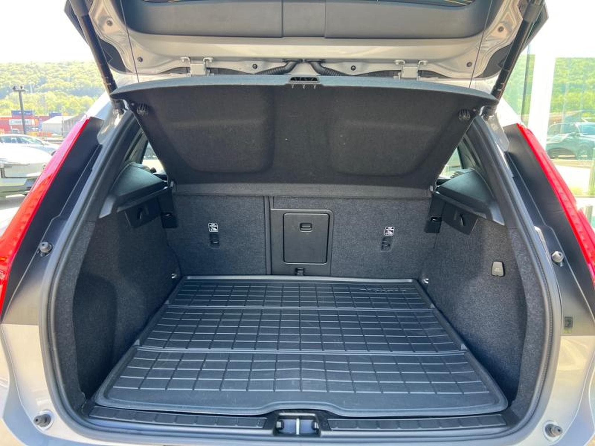 Volvo XC40 B3 Core / Essence (2024) - Foto 19