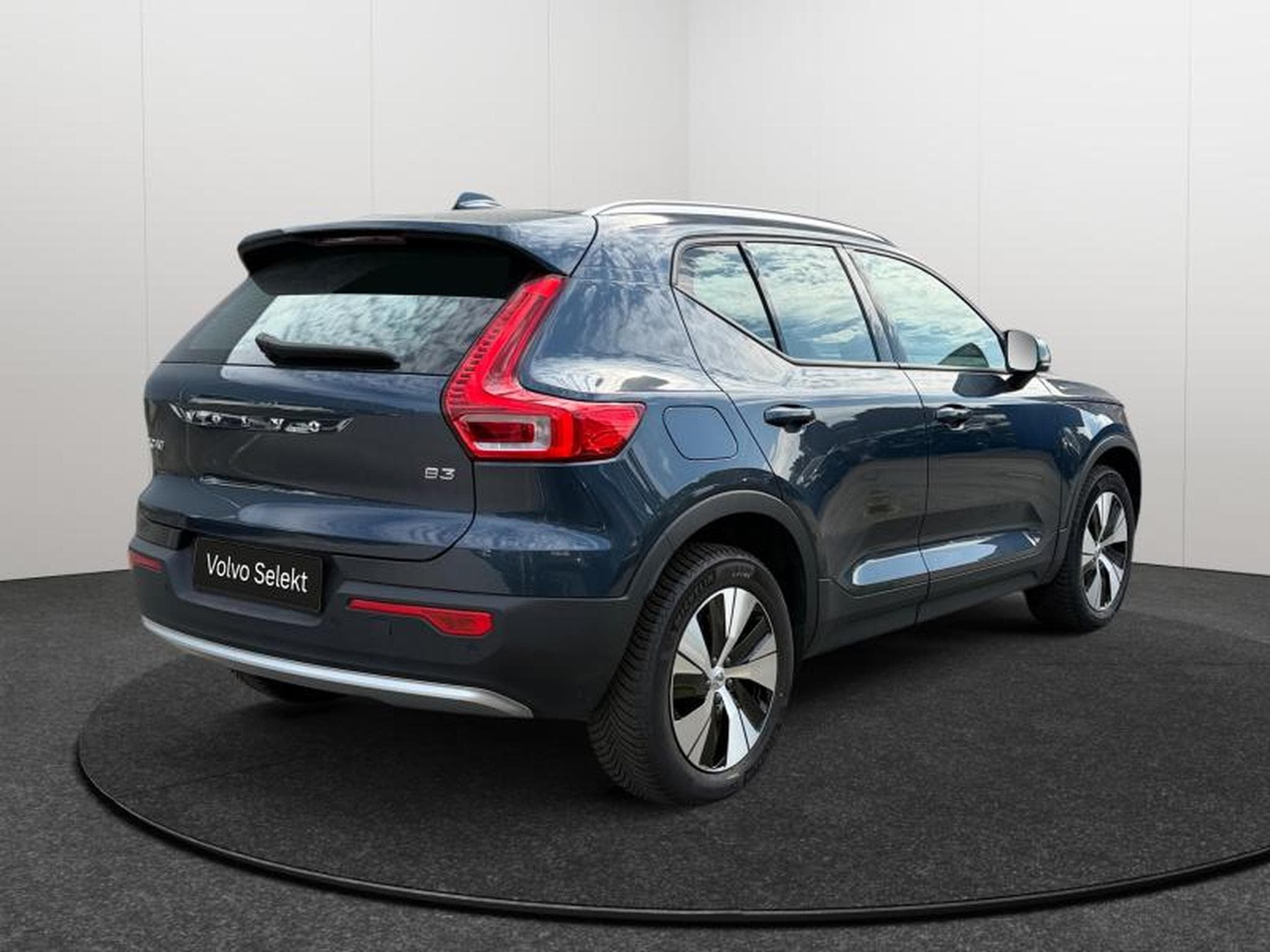 Volvo XC40 B3 Core 2026 / Essence (2025) - Foto 2