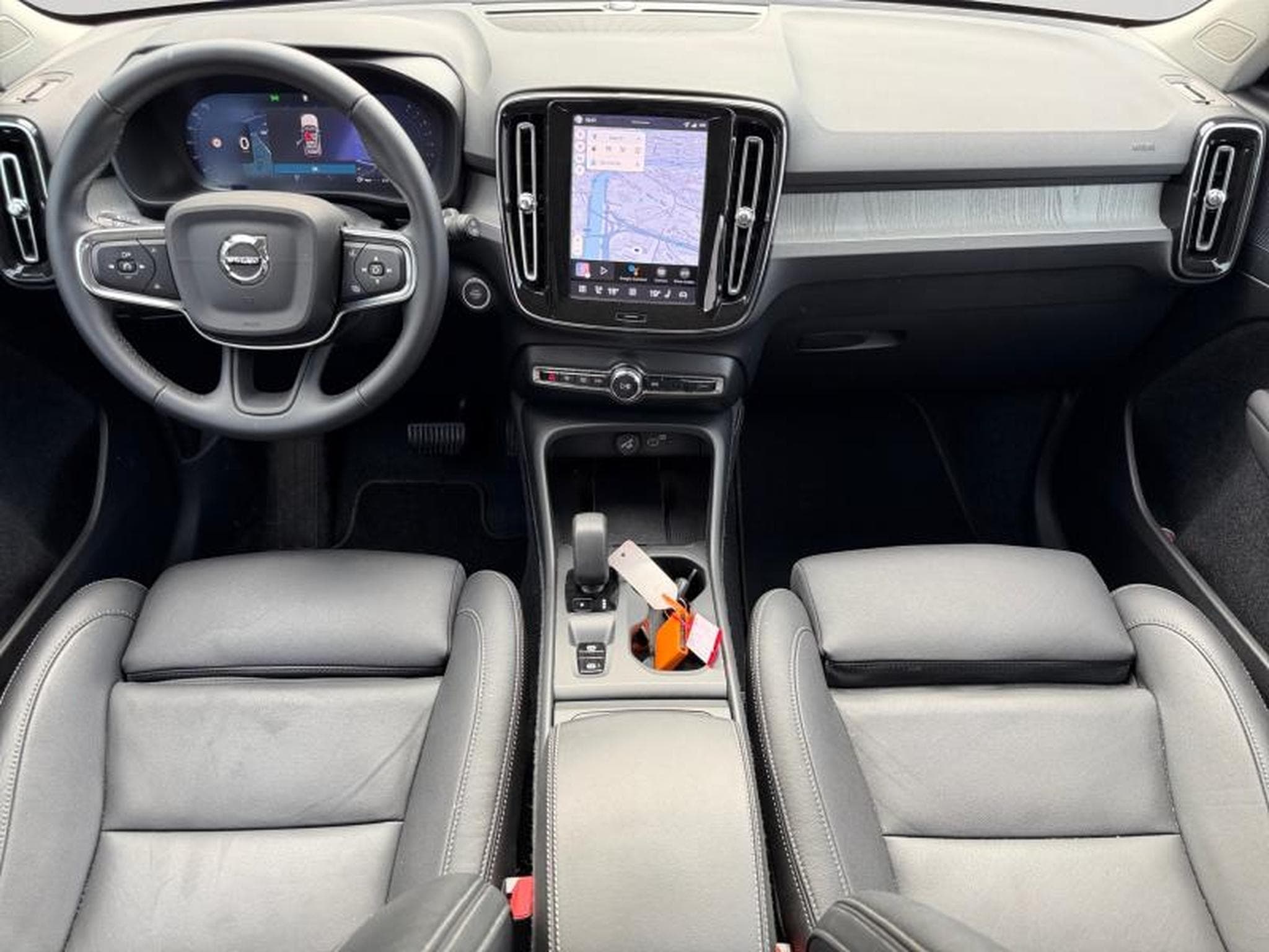 Volvo XC40 B3 Core 2026 / Essence (2025) - Foto 3
