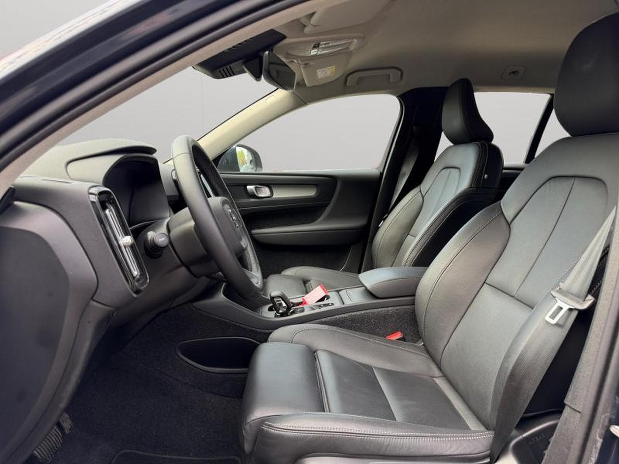 Volvo XC40 B3 Core 2026 / Essence (2025) - Foto 10