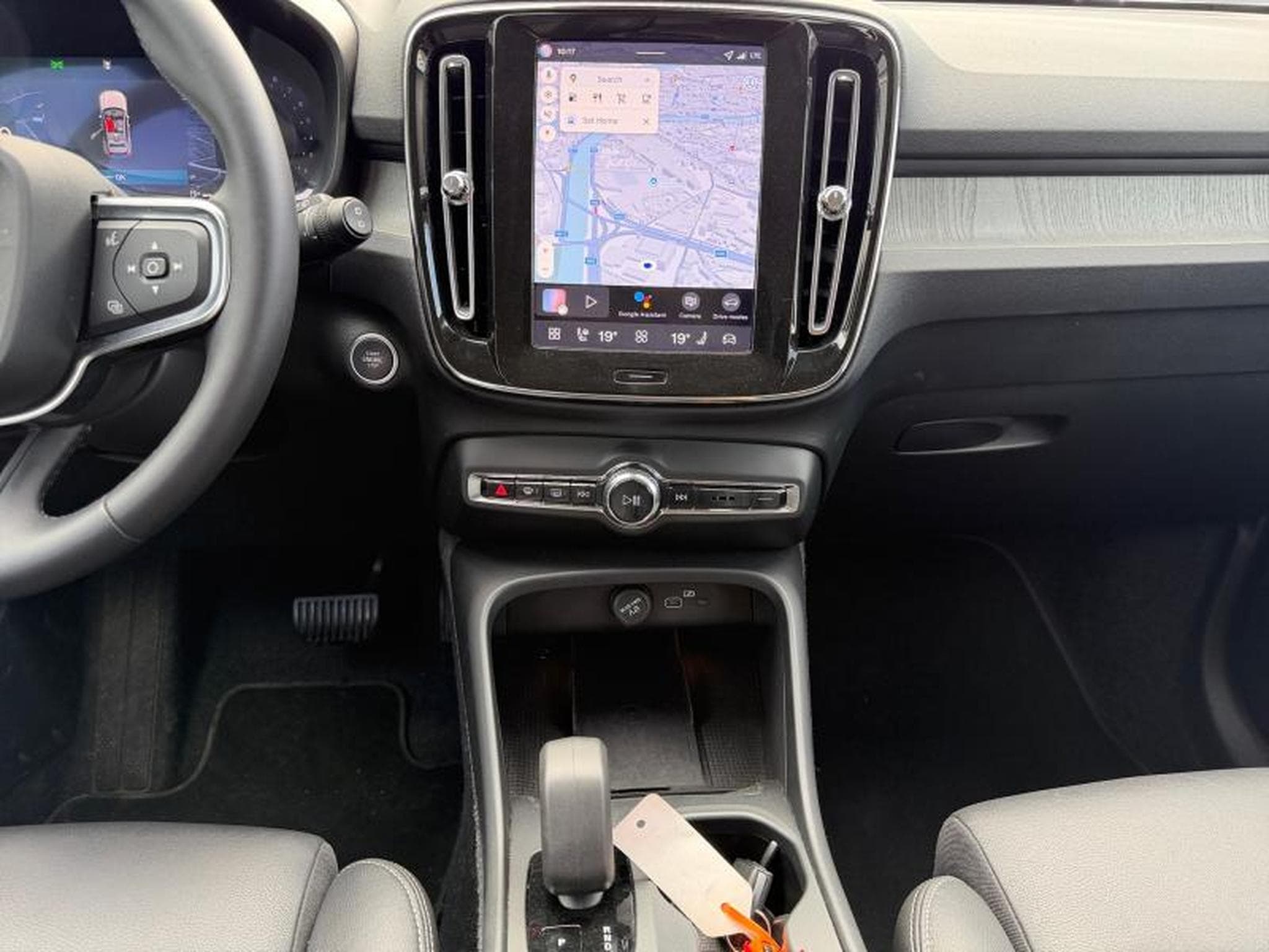 Volvo XC40 B3 Core 2026 / Essence (2025) - Foto 11