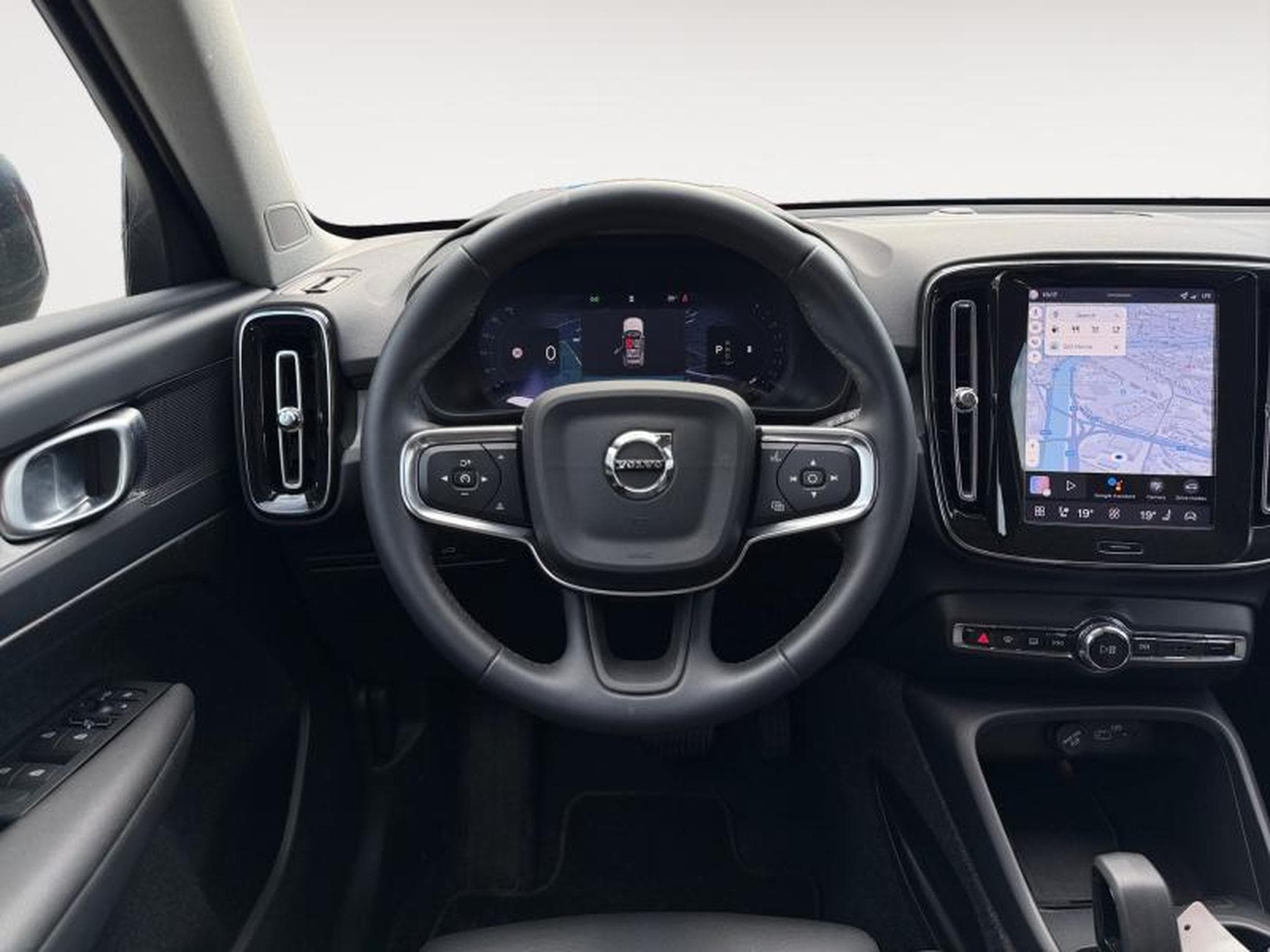 Volvo XC40 B3 Core 2026 / Essence (2025) - Foto 12