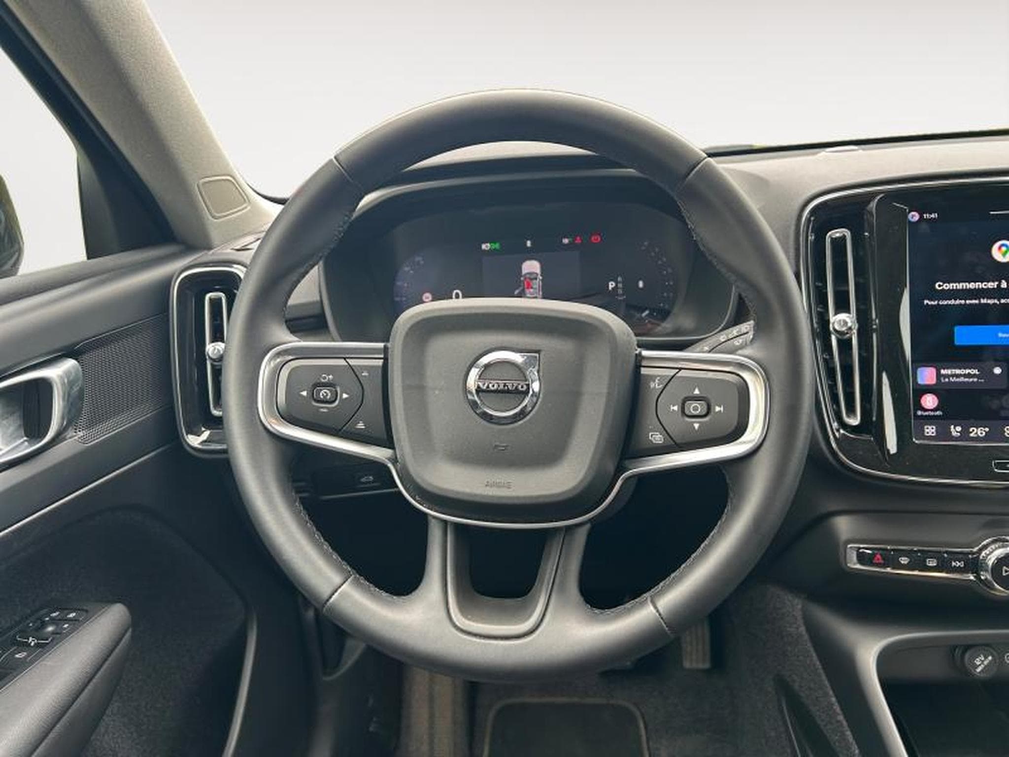 Volvo XC40 B3 Core 2026 / Essence (2025) - Foto 12