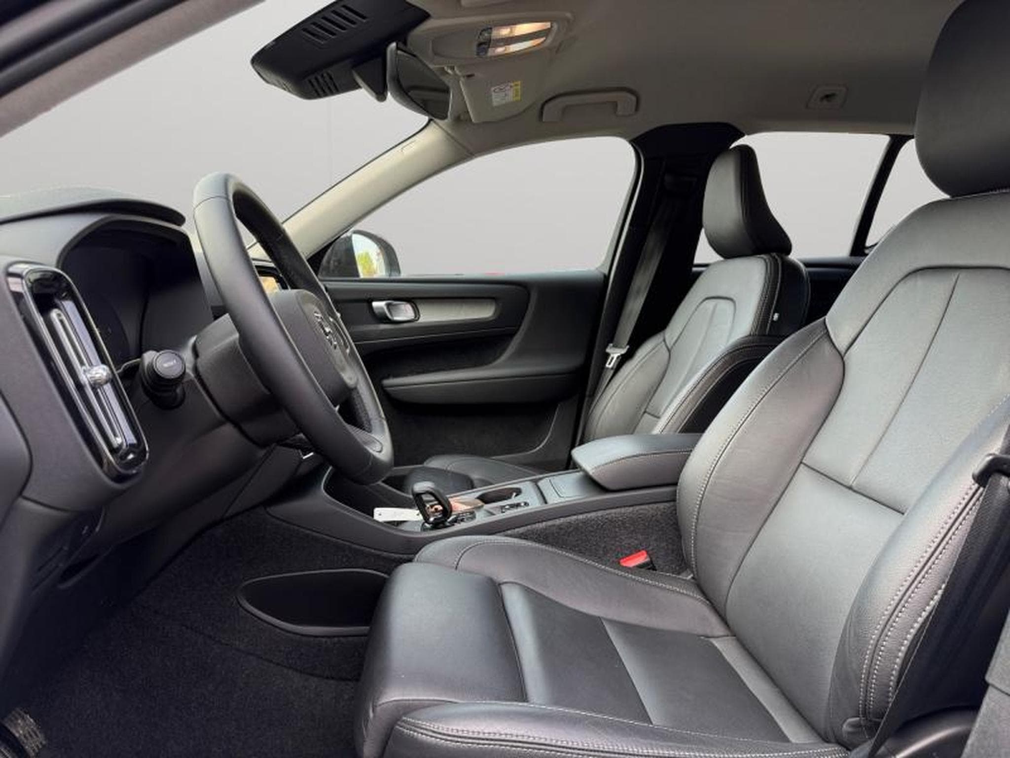 Volvo XC40 B3 Core / Essence (2025) - Foto 10