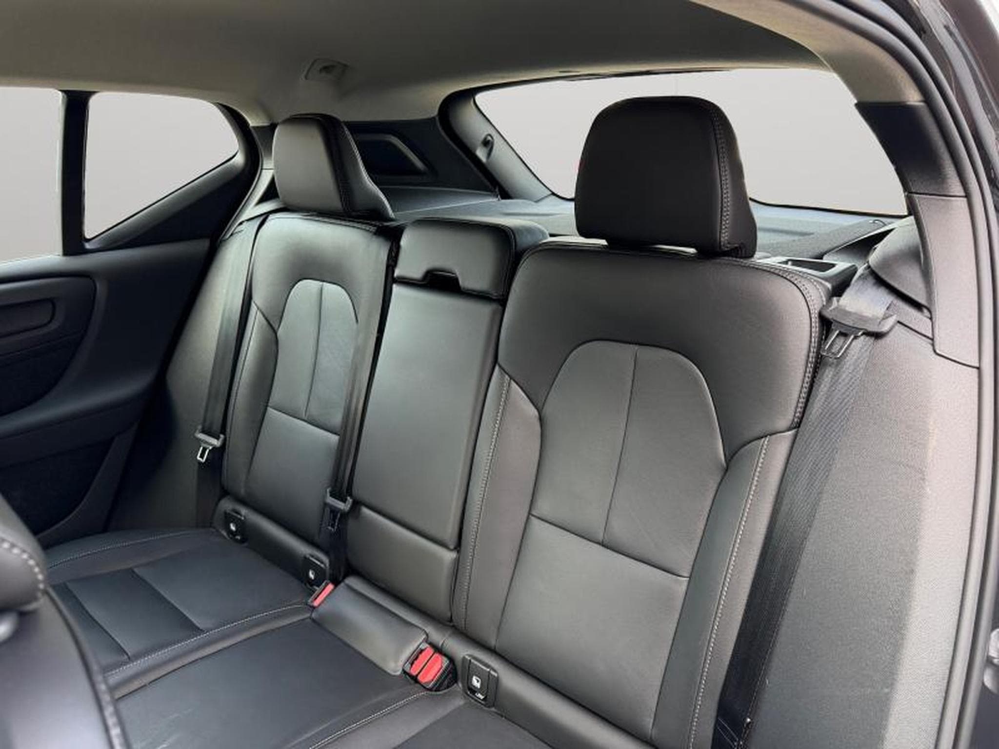 Volvo XC40 B3 Core / Essence (2025) - Foto 13
