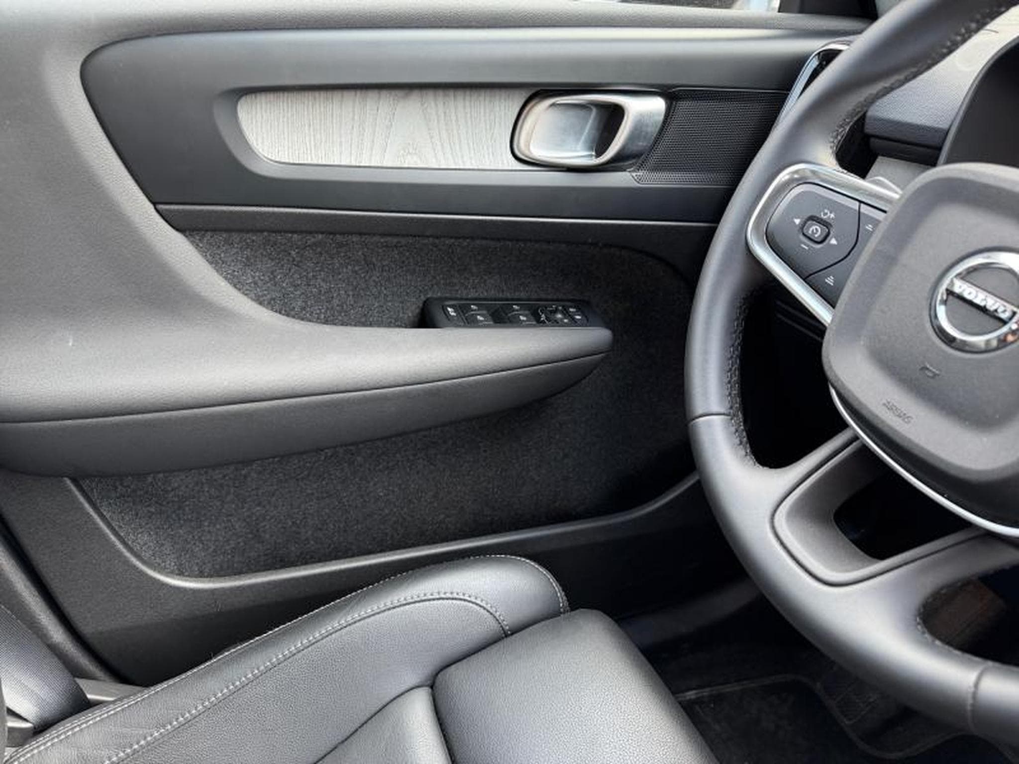 Volvo XC40 B3 Core / Essence (2025) - Foto 20