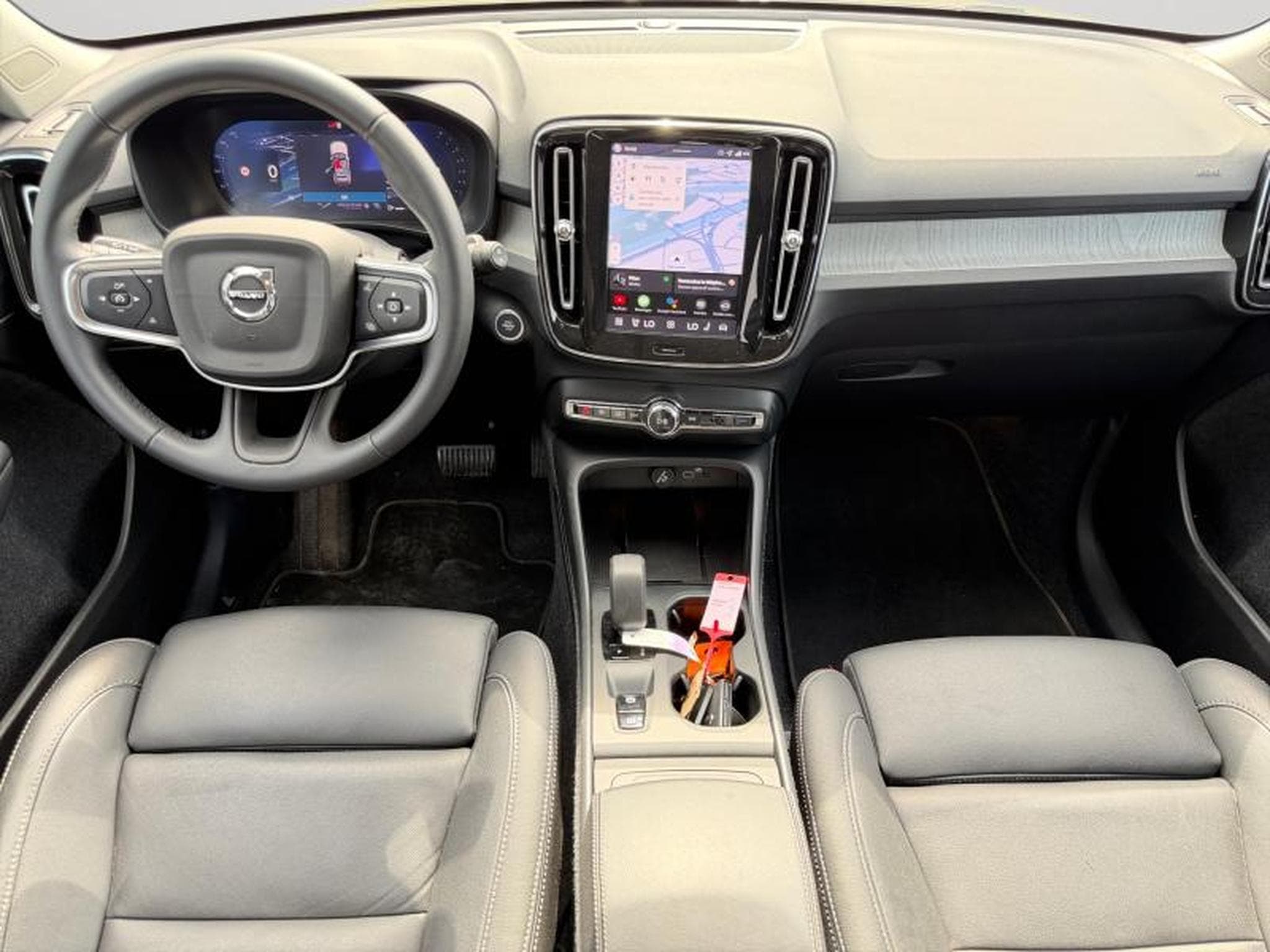Volvo XC40 B3 Core 2026 / Essence (2025) - Foto 3