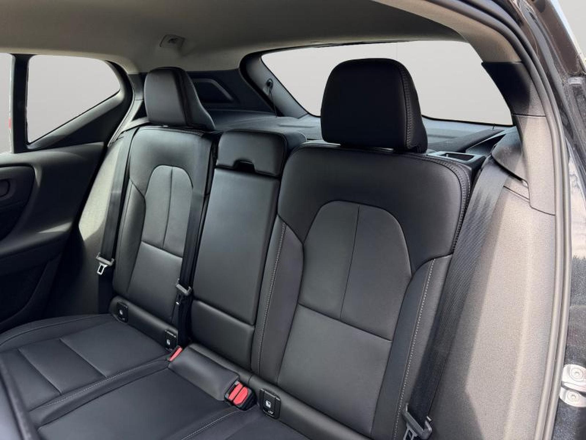 Volvo XC40 B3 Core 2026 / Essence (2025) - Foto 13