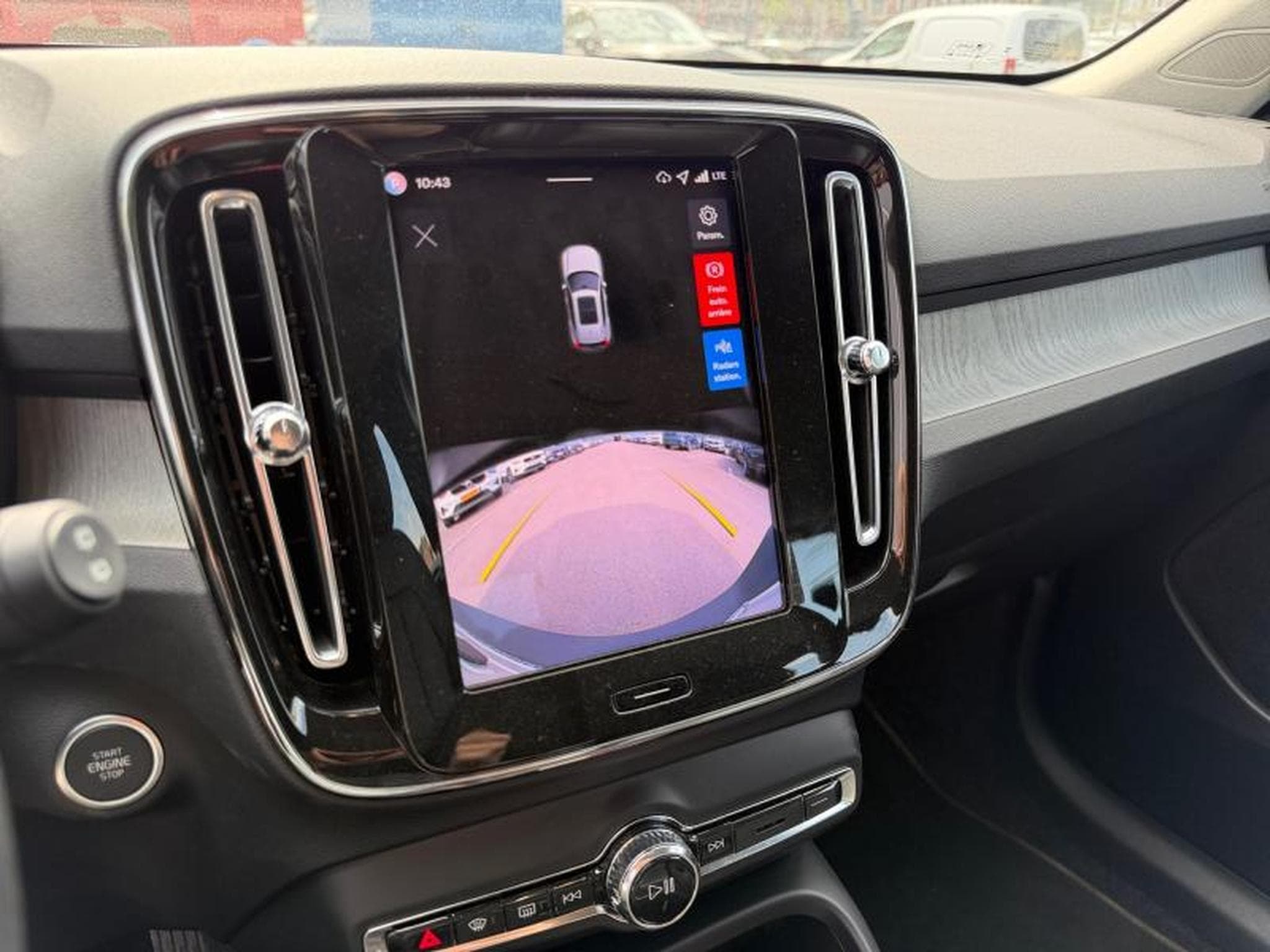 Volvo XC40 B3 Core 2026 / Essence (2025) - Foto 17