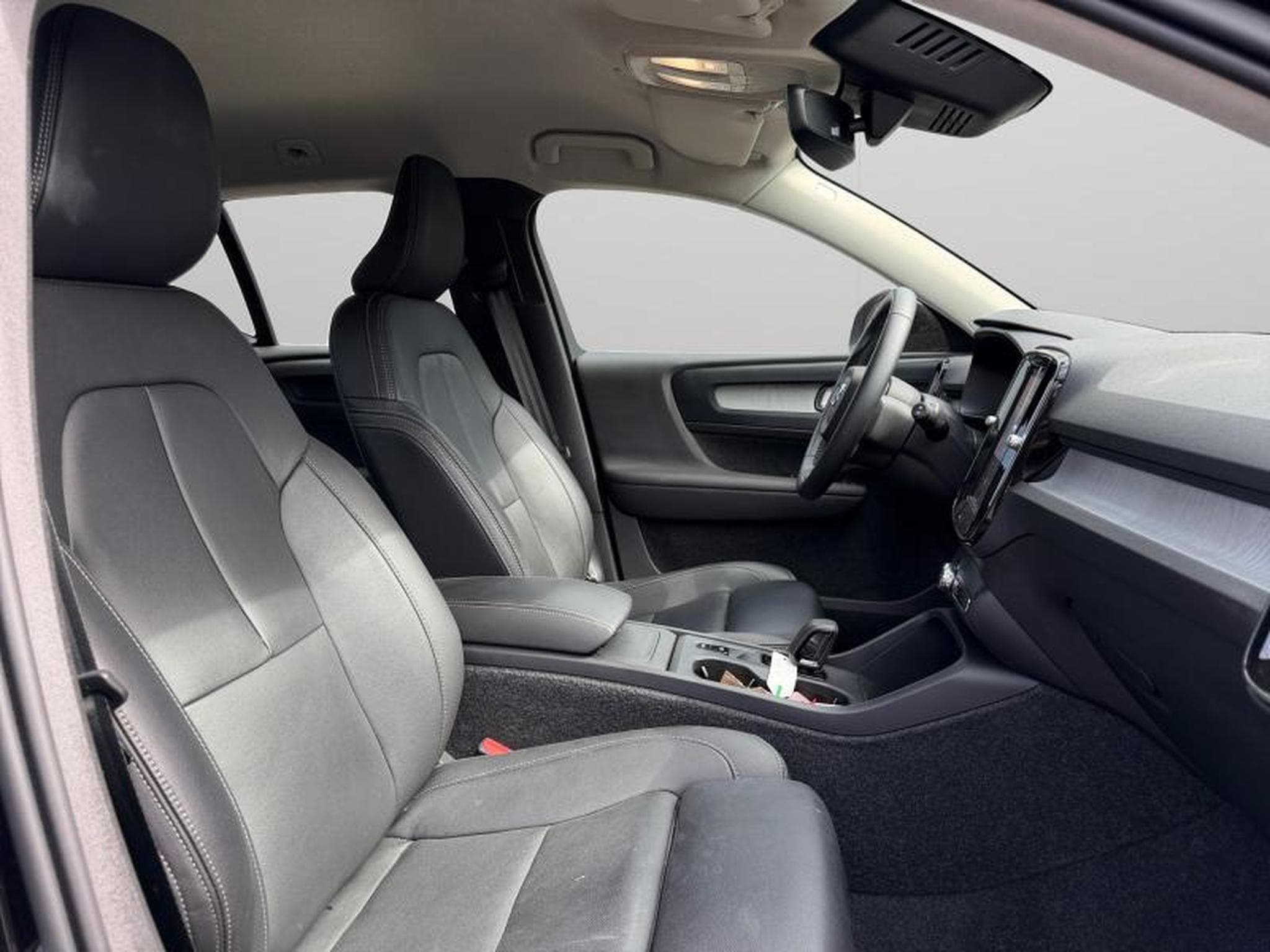 Volvo XC40 B3 Core 2026 / Essence (2025) - Foto 15