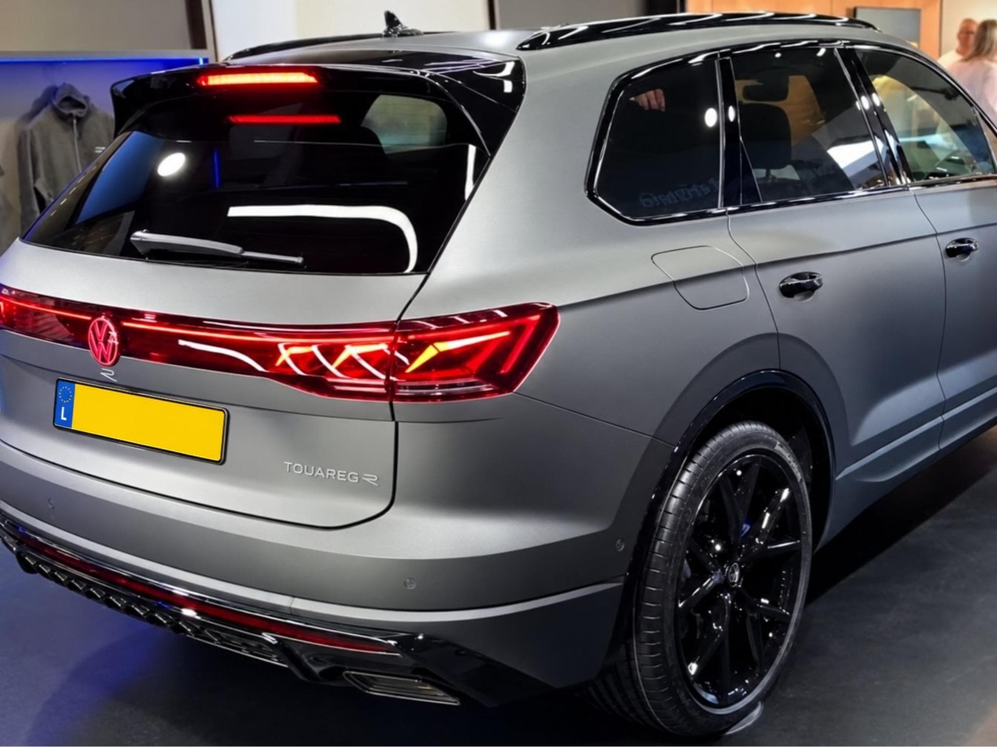VW Touareg R 3.0 V6 E-HYBRIDE 4MOTION 462 CH (2024) - Photo 4