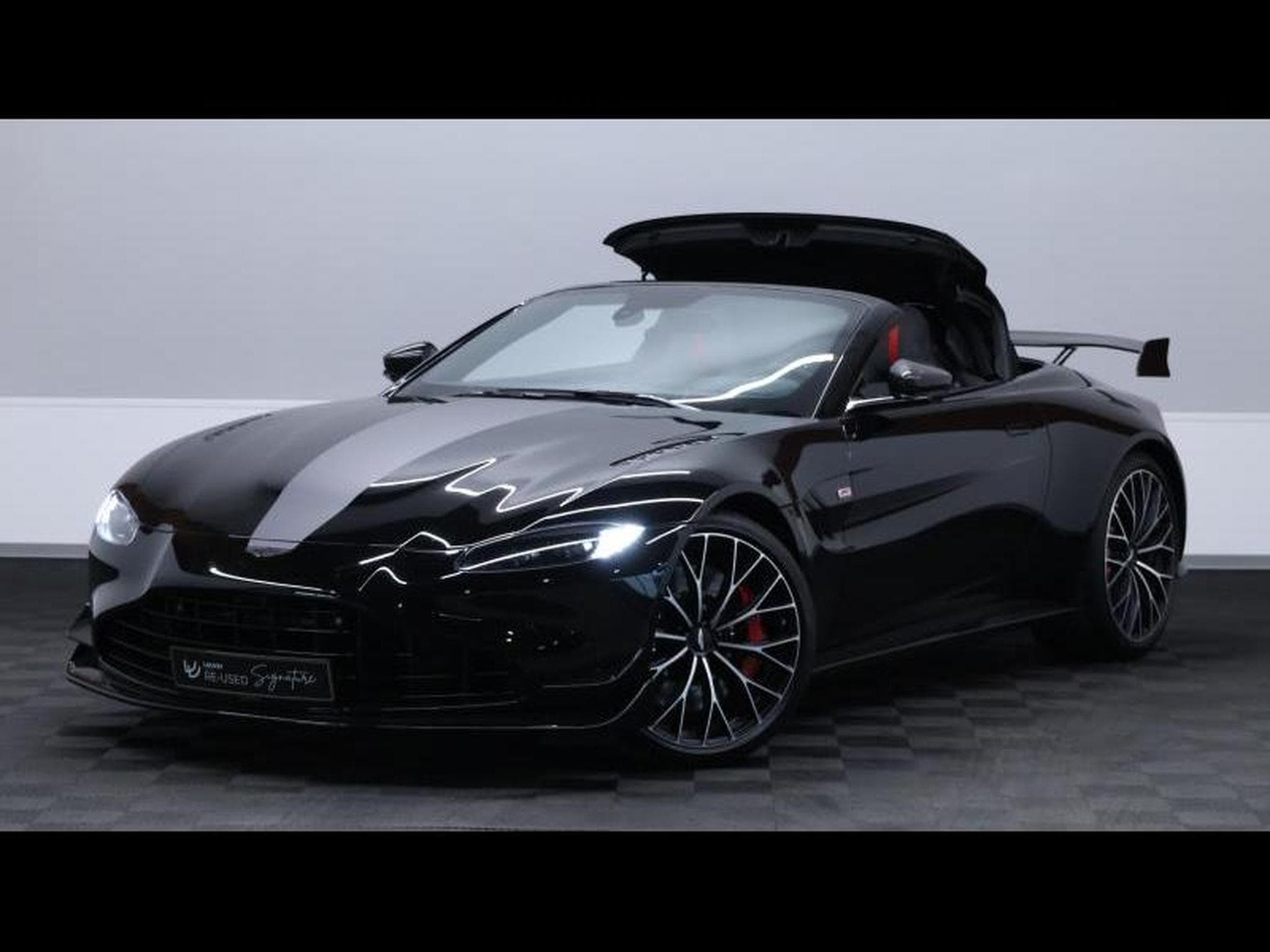 Aston-Martin V8 Vantage Roadster F1 Edition (2022) - Photo 2