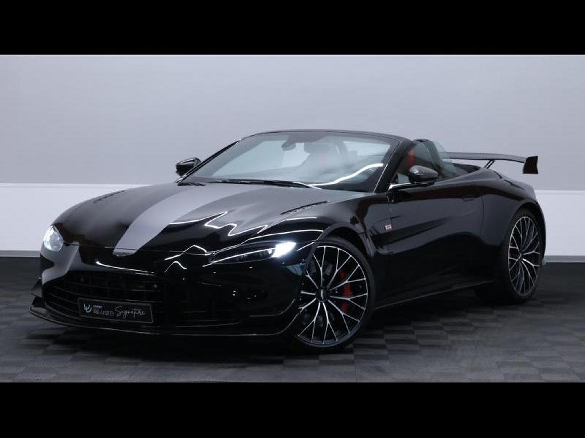 Aston-Martin V8 Vantage Roadster F1 Edition (2022) - Photo 1