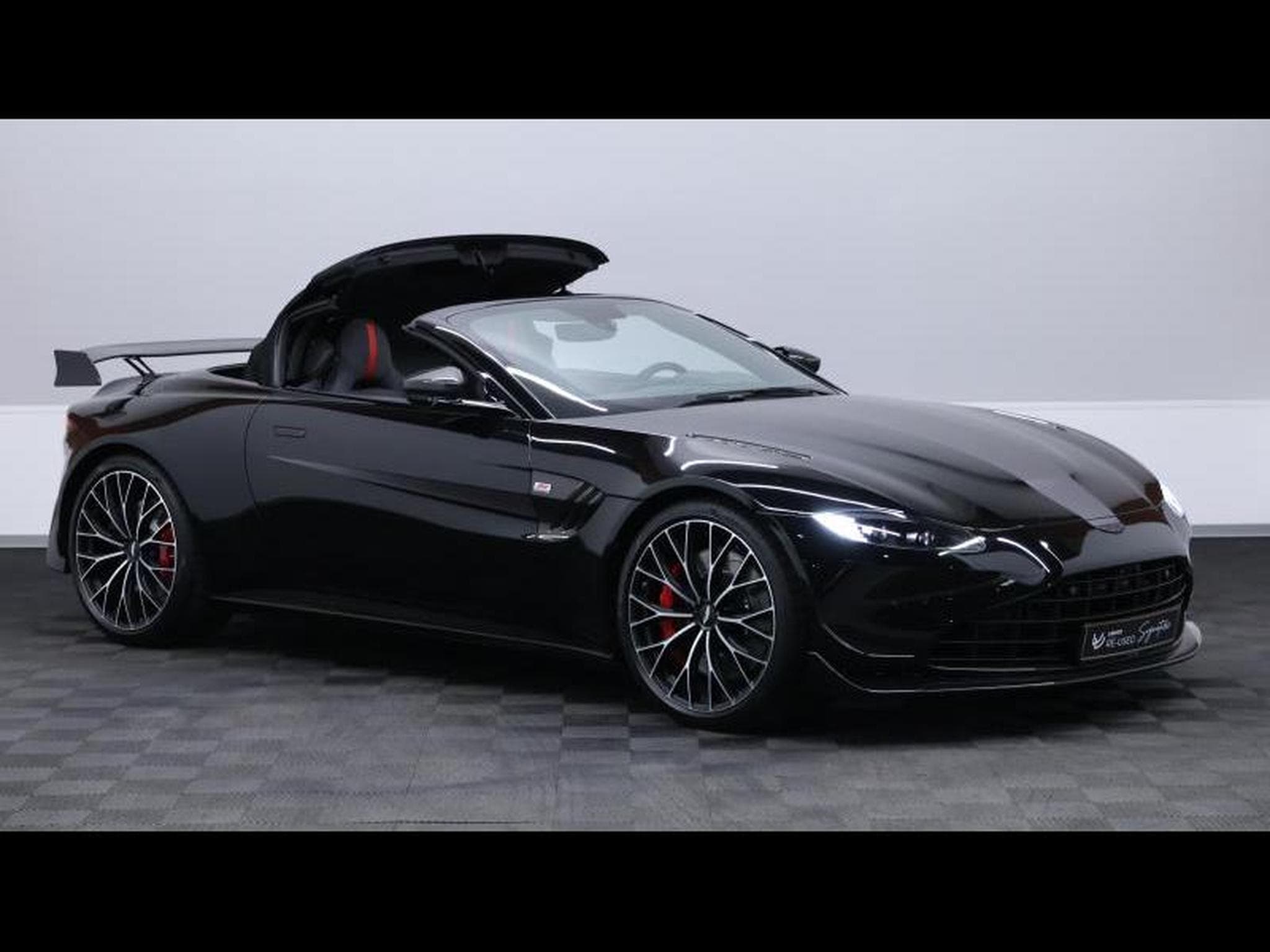 Aston-Martin V8 Vantage Roadster F1 Edition (2022) - Photo 8