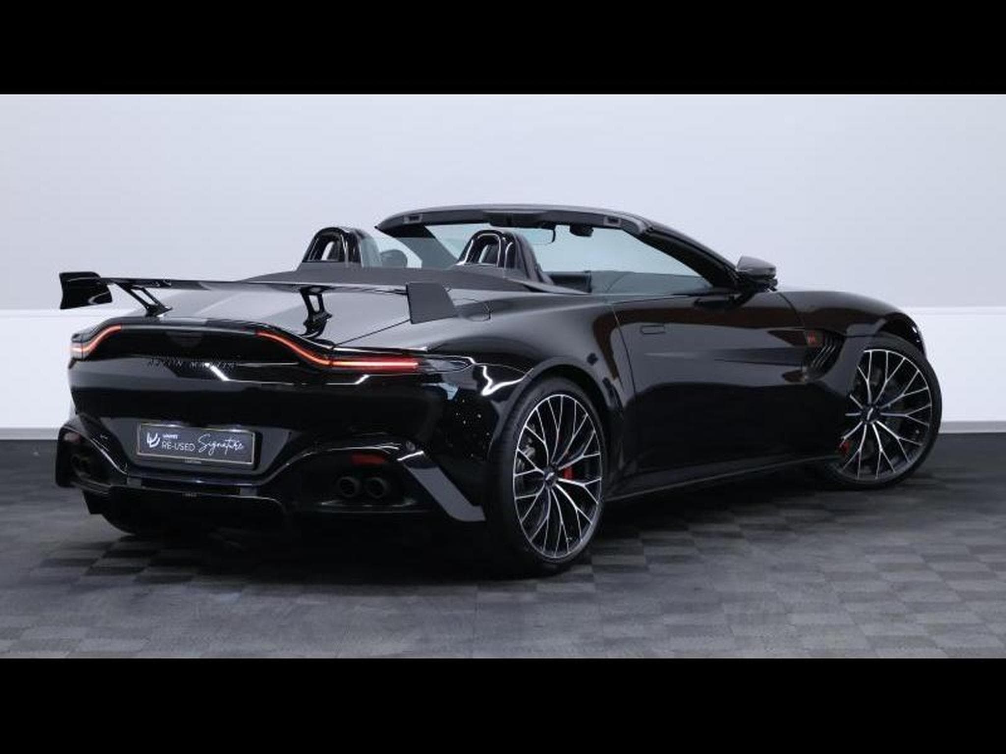 Aston-Martin V8 Vantage Roadster F1 Edition (2022) - Photo 13