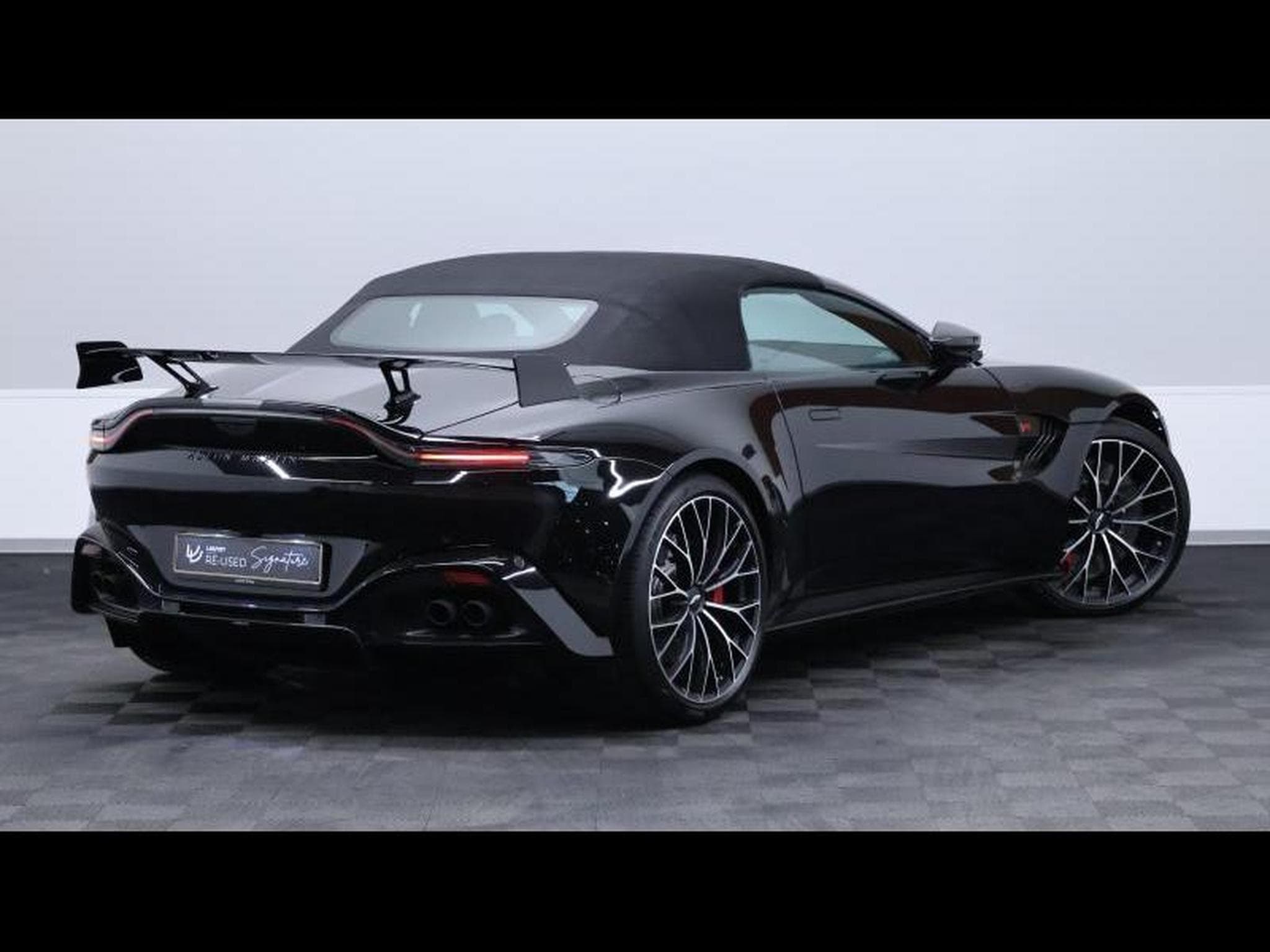 Aston-Martin V8 Vantage Roadster F1 Edition (2022) - Photo 15