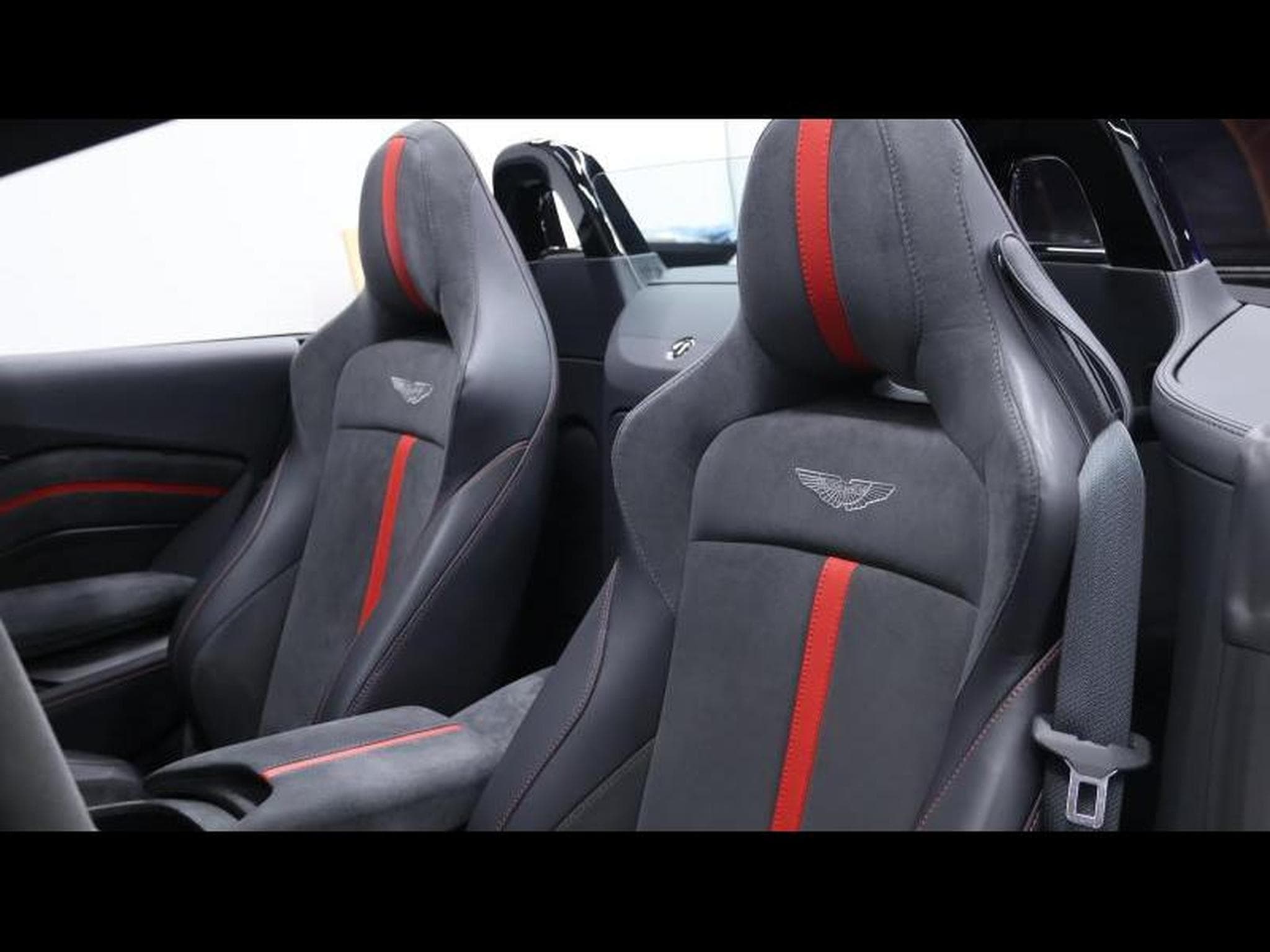 Aston-Martin V8 Vantage Roadster F1 Edition (2022) - Photo 27