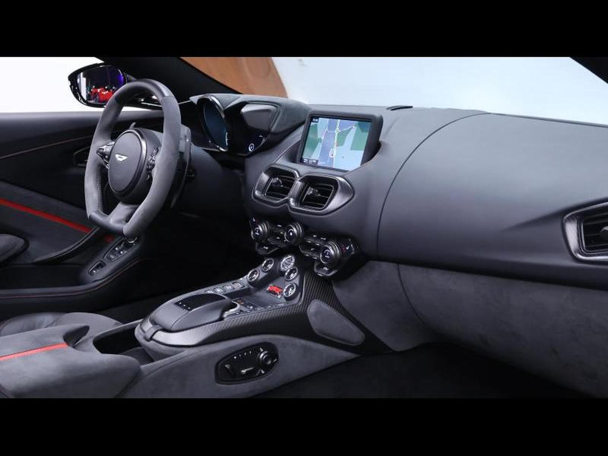Aston-Martin V8 Vantage Roadster F1 Edition (2022) - Photo 25