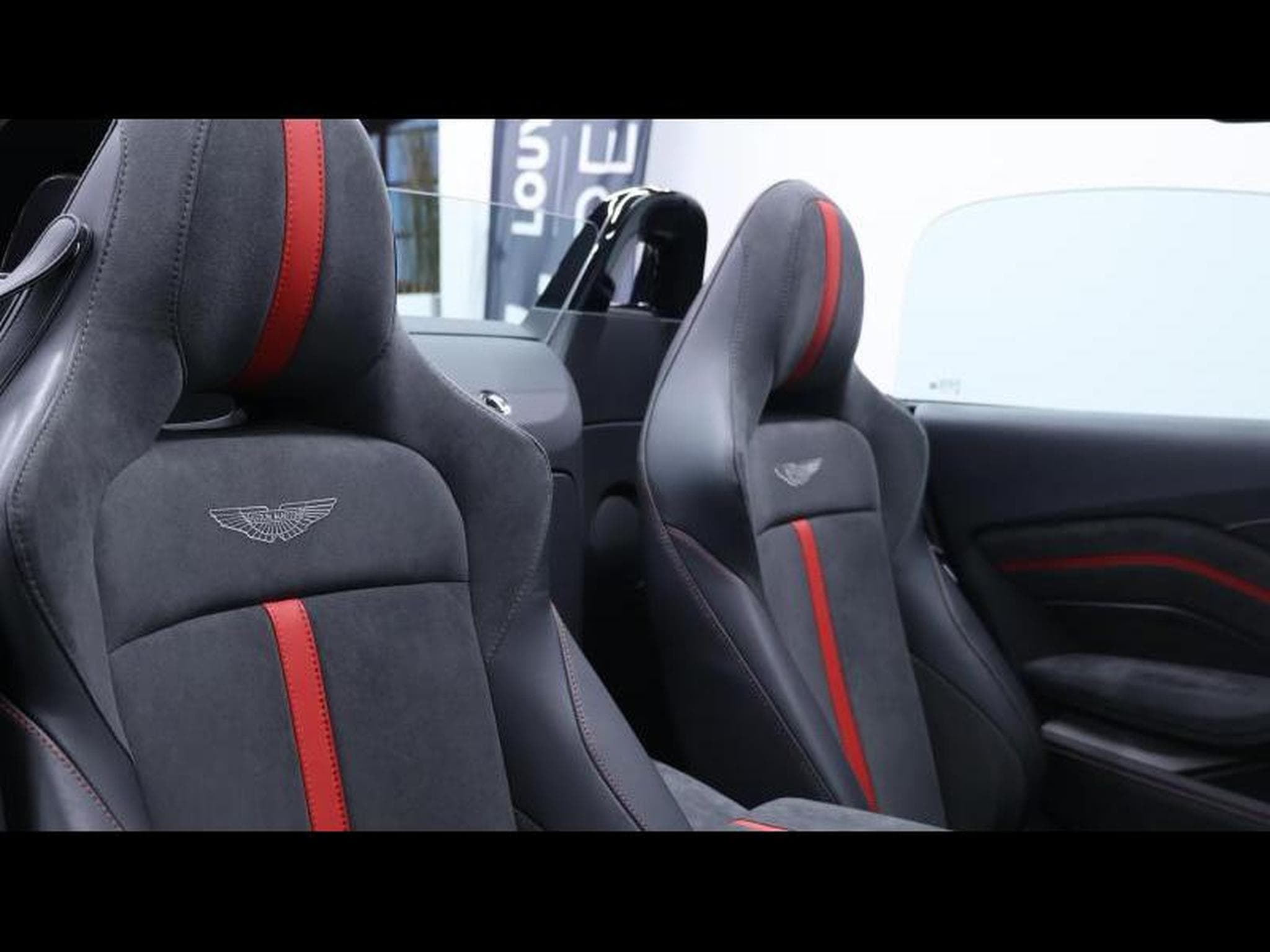 Aston-Martin V8 Vantage Roadster F1 Edition (2022) - Photo 24