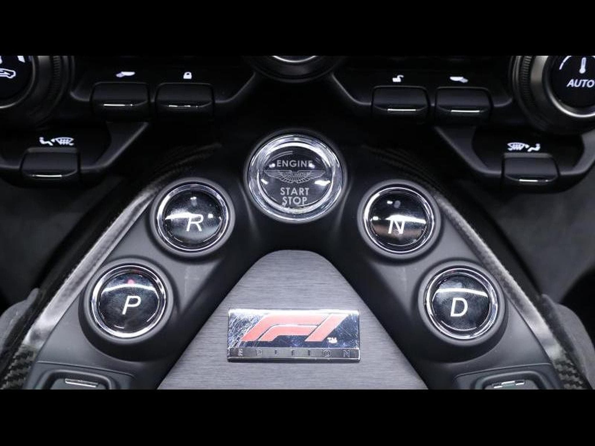 Aston-Martin V8 Vantage Roadster F1 Edition (2022) - Photo 34