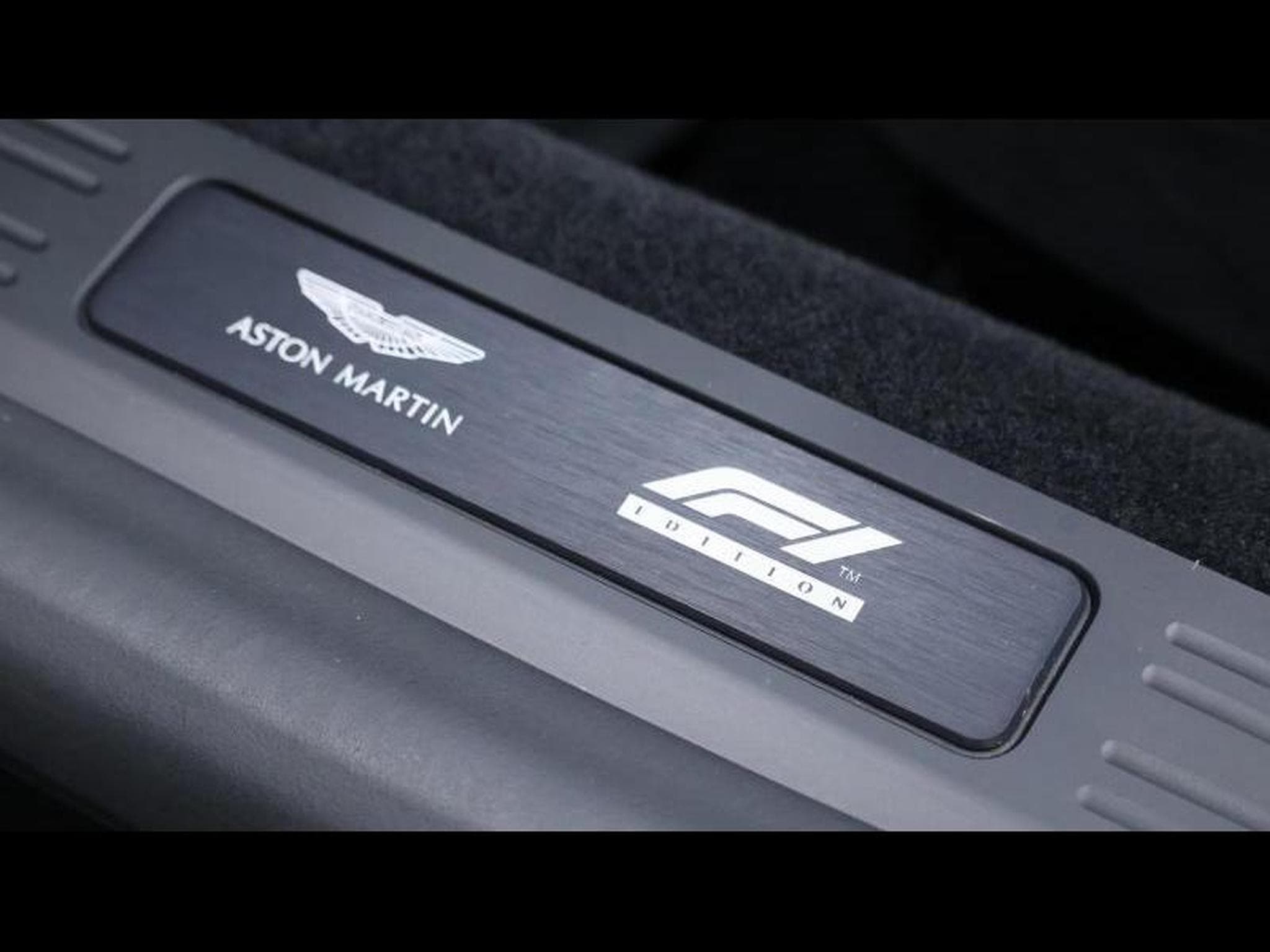 Aston-Martin V8 Vantage Roadster F1 Edition (2022) - Photo 41