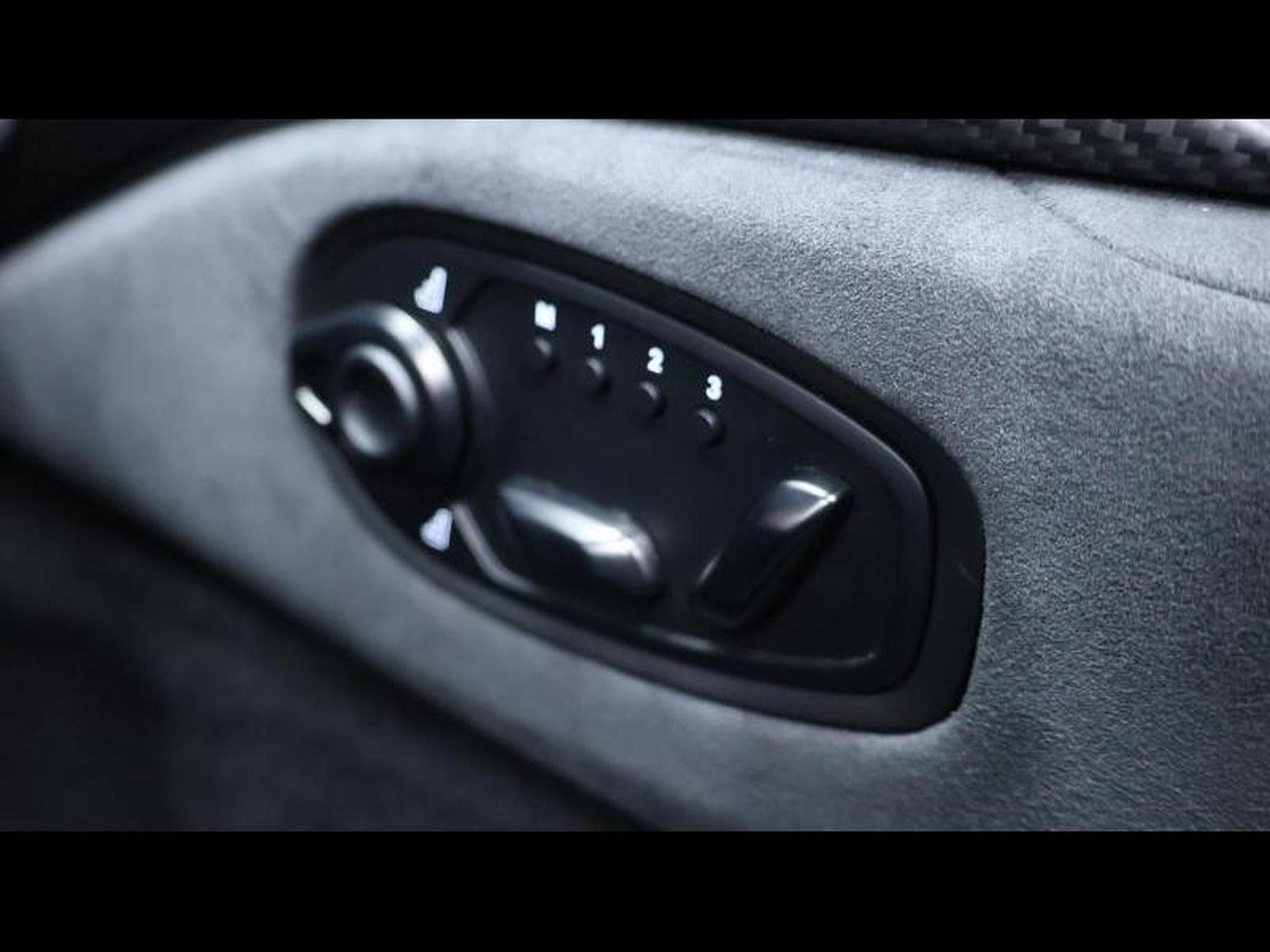Aston-Martin V8 Vantage Roadster F1 Edition (2022) - Photo 38