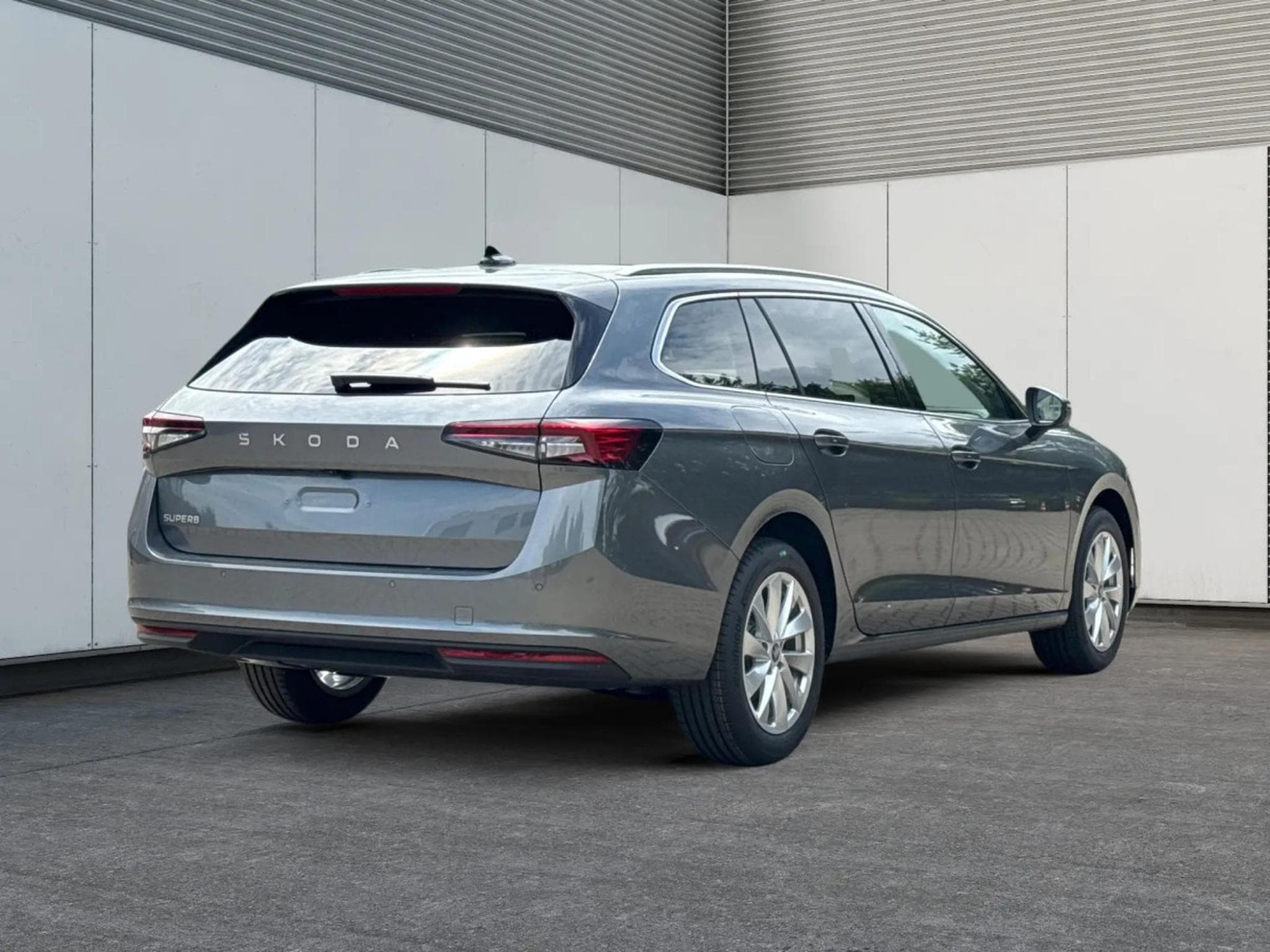 Skoda Superb Selection 2.0 TDI DSG7 110kW-150CV - Attelage - (2025) - Photo 2