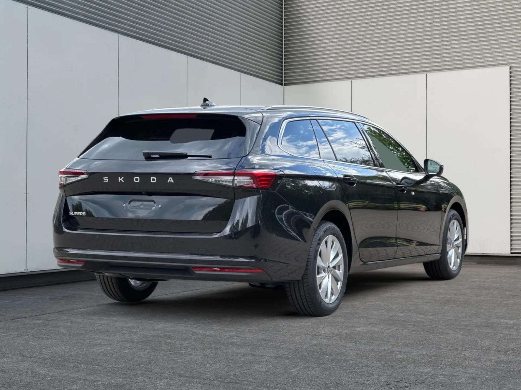 Skoda Superb Selection 2.0 TDI DSG7 110kW-150CV - Attelage - (2025) - Photo 4
