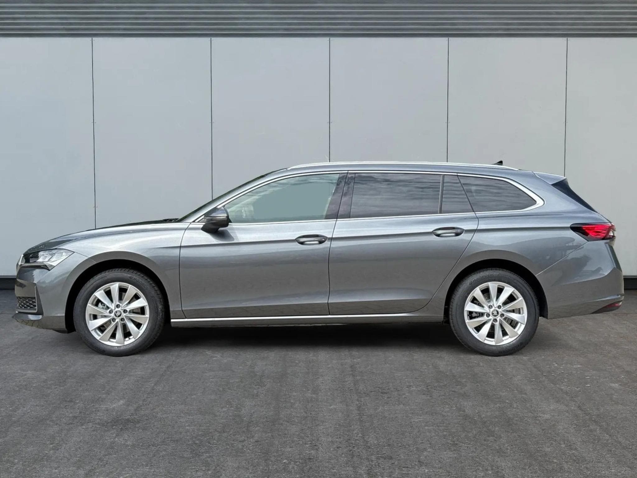 Skoda Superb Selection 2.0 TDI DSG7 110kW-150CV - Attelage - (2025) - Photo 6