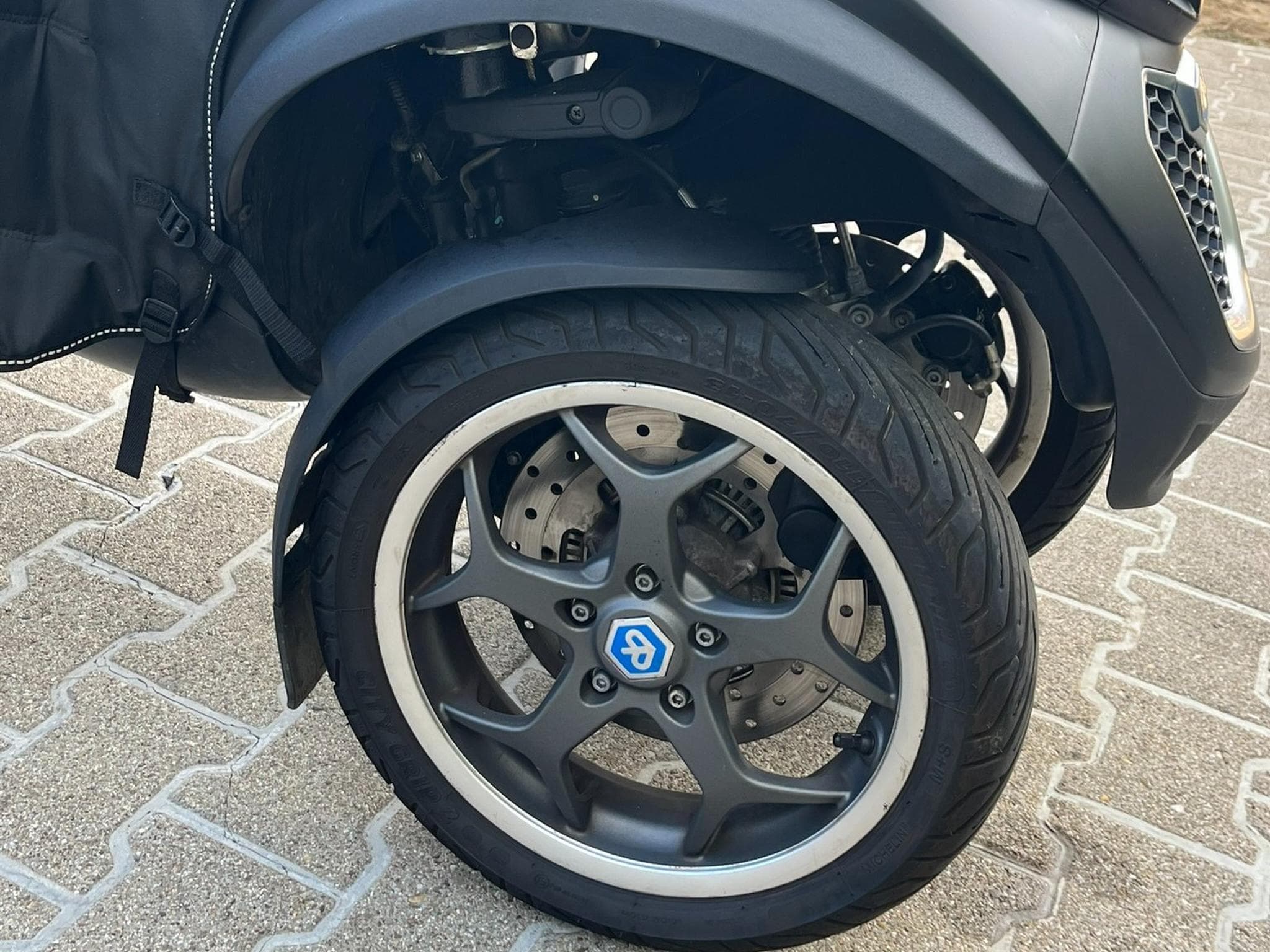 Piaggio MP3 500ie sport (2017) - Photo 7