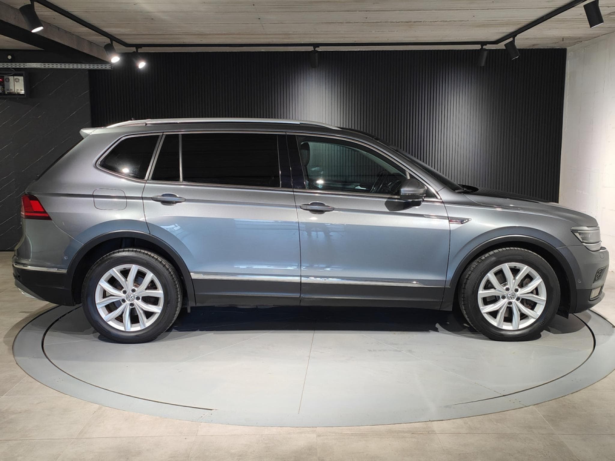 VW Tiguan 2.0 TSI 4MOTION DSG CUIR TOIT OUV PANO CARPLAY (2018) - Photo 2