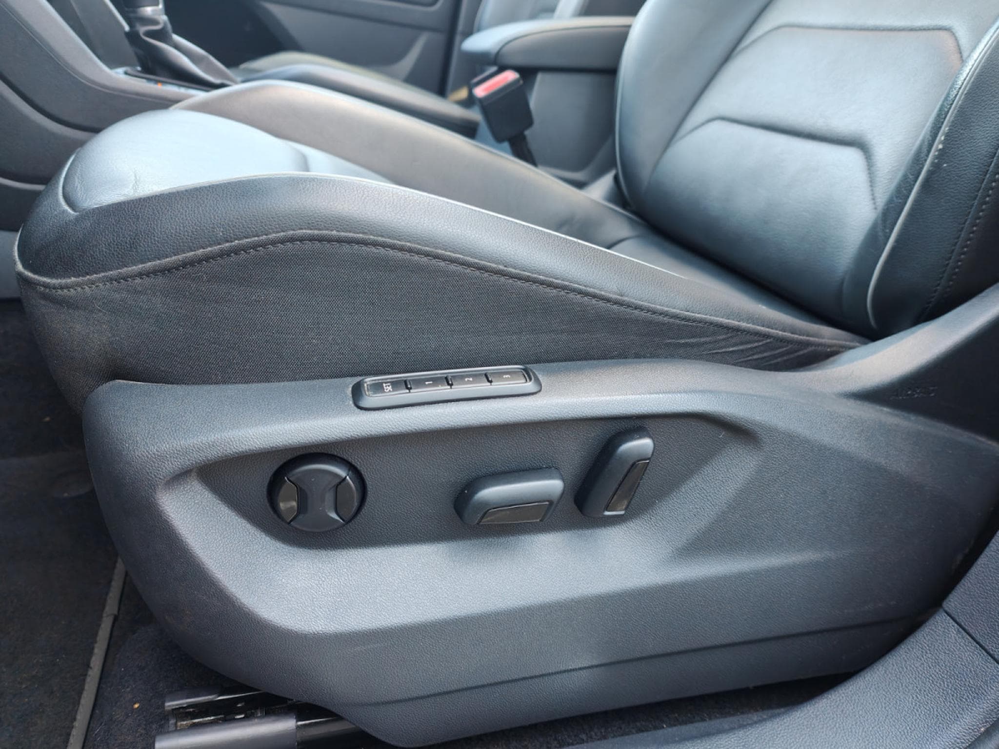 VW Tiguan 2.0 TSI 4MOTION DSG CUIR TOIT OUV PANO CARPLAY (2018) - Photo 17