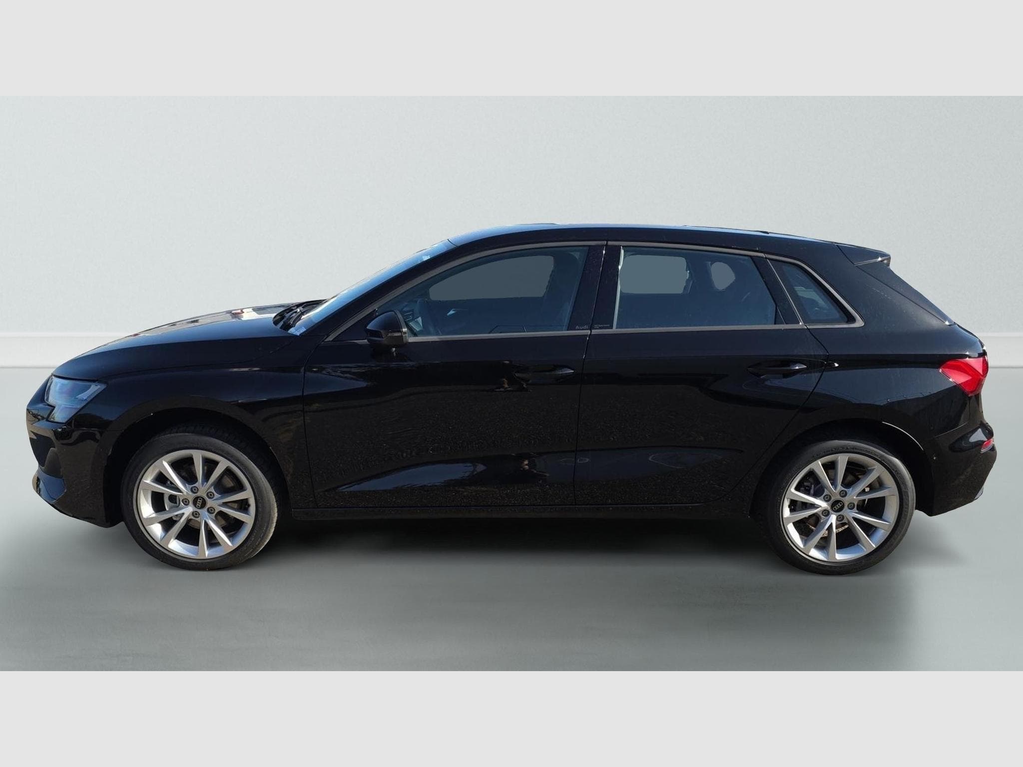 Audi A3 TFSI Mild Hybrid 150 S tronic 7 Design (2026) - Photo 4